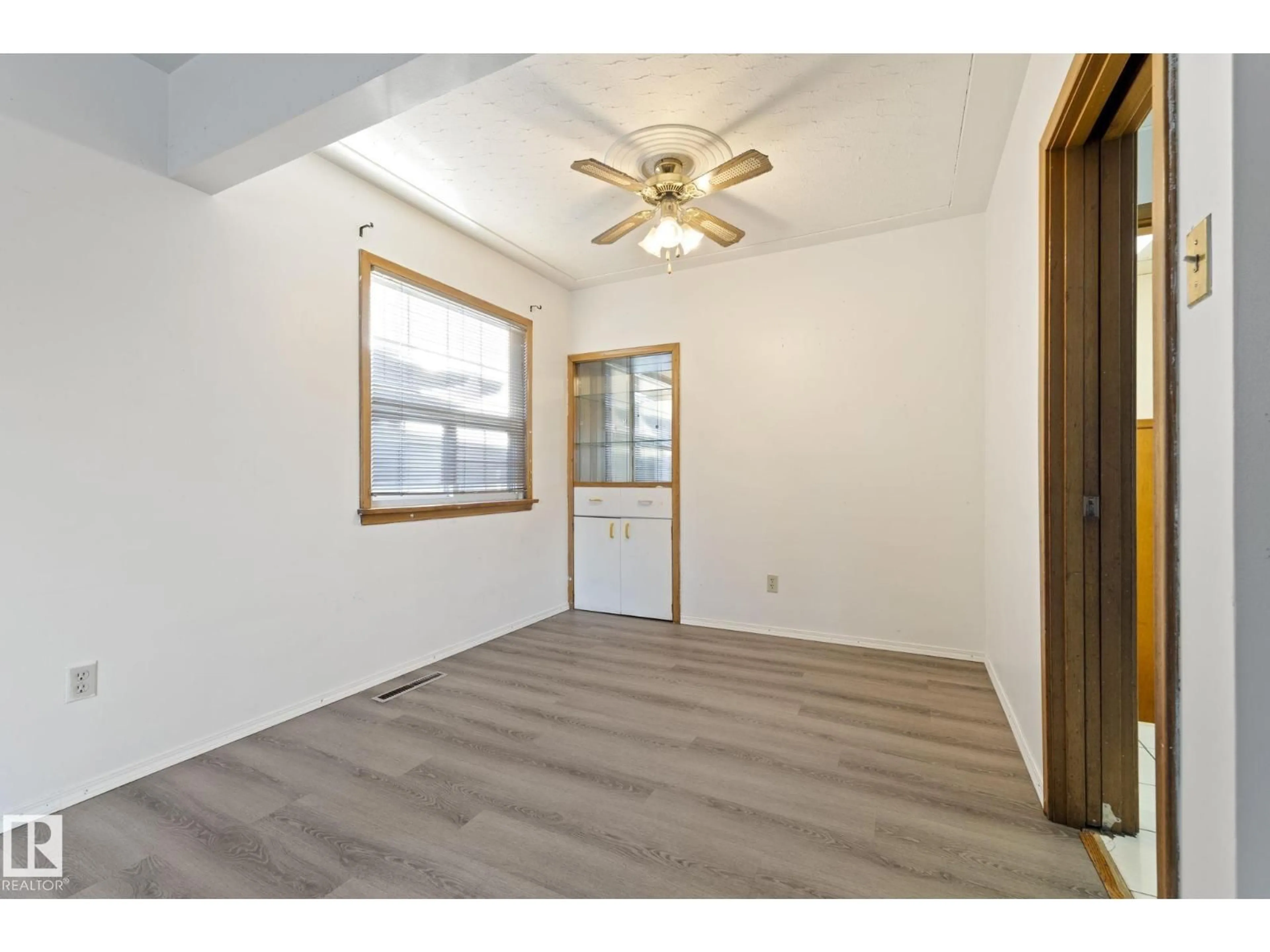 A pic of a room for NW - 12023 137 AV, Edmonton Alberta T5E1Z7