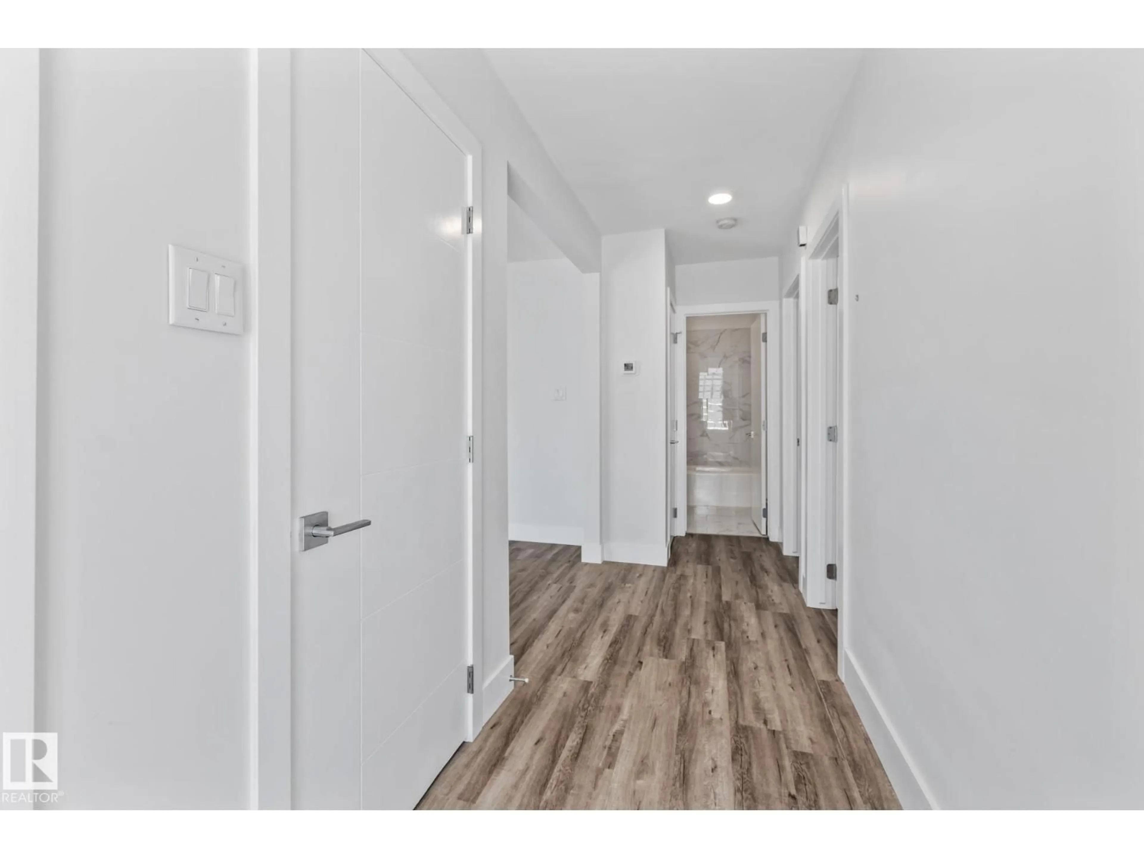 Indoor entryway for 11420 112 AV, Edmonton Alberta T5G0H6