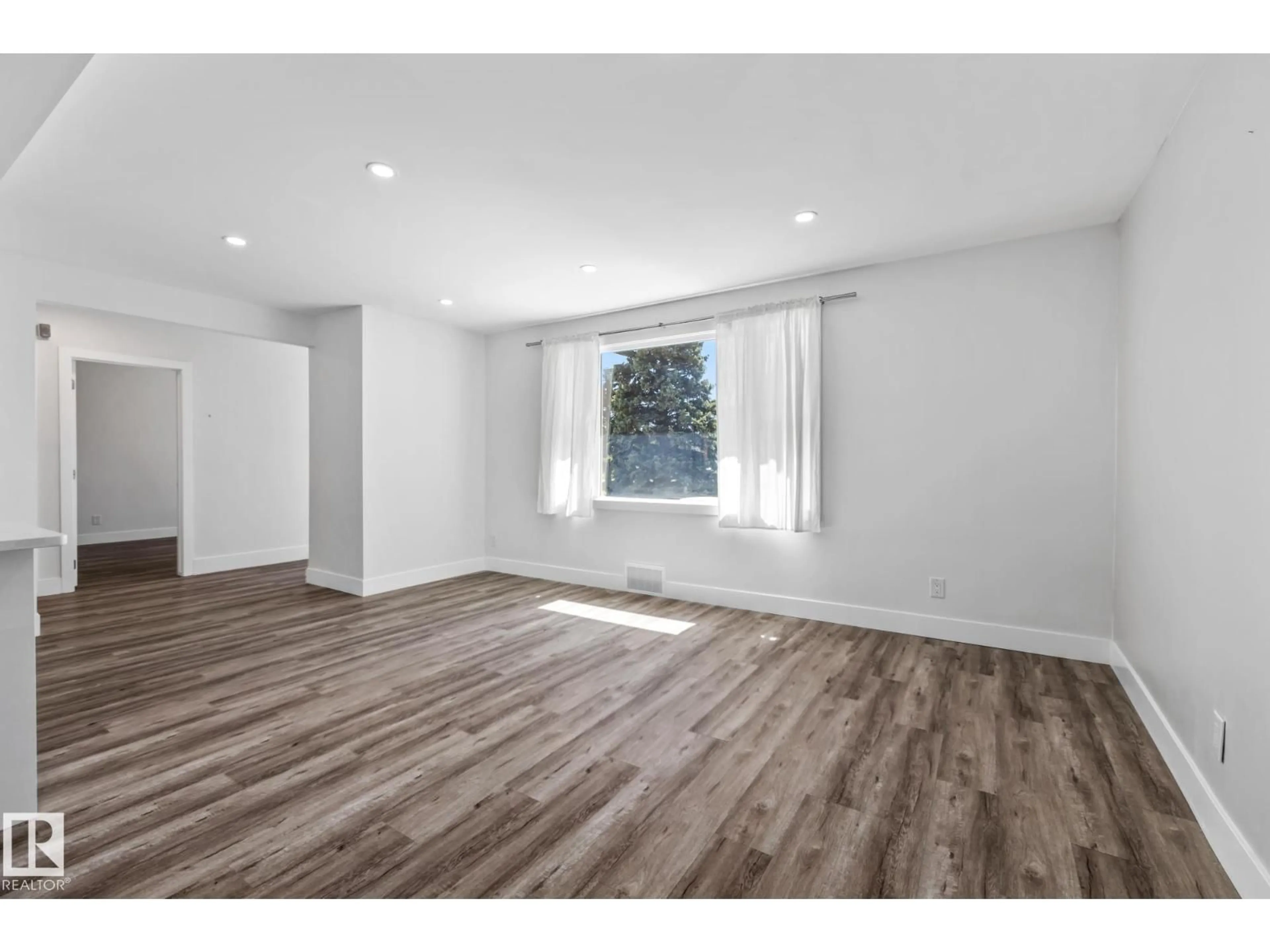 A pic of a room for 11420 112 AV, Edmonton Alberta T5G0H6