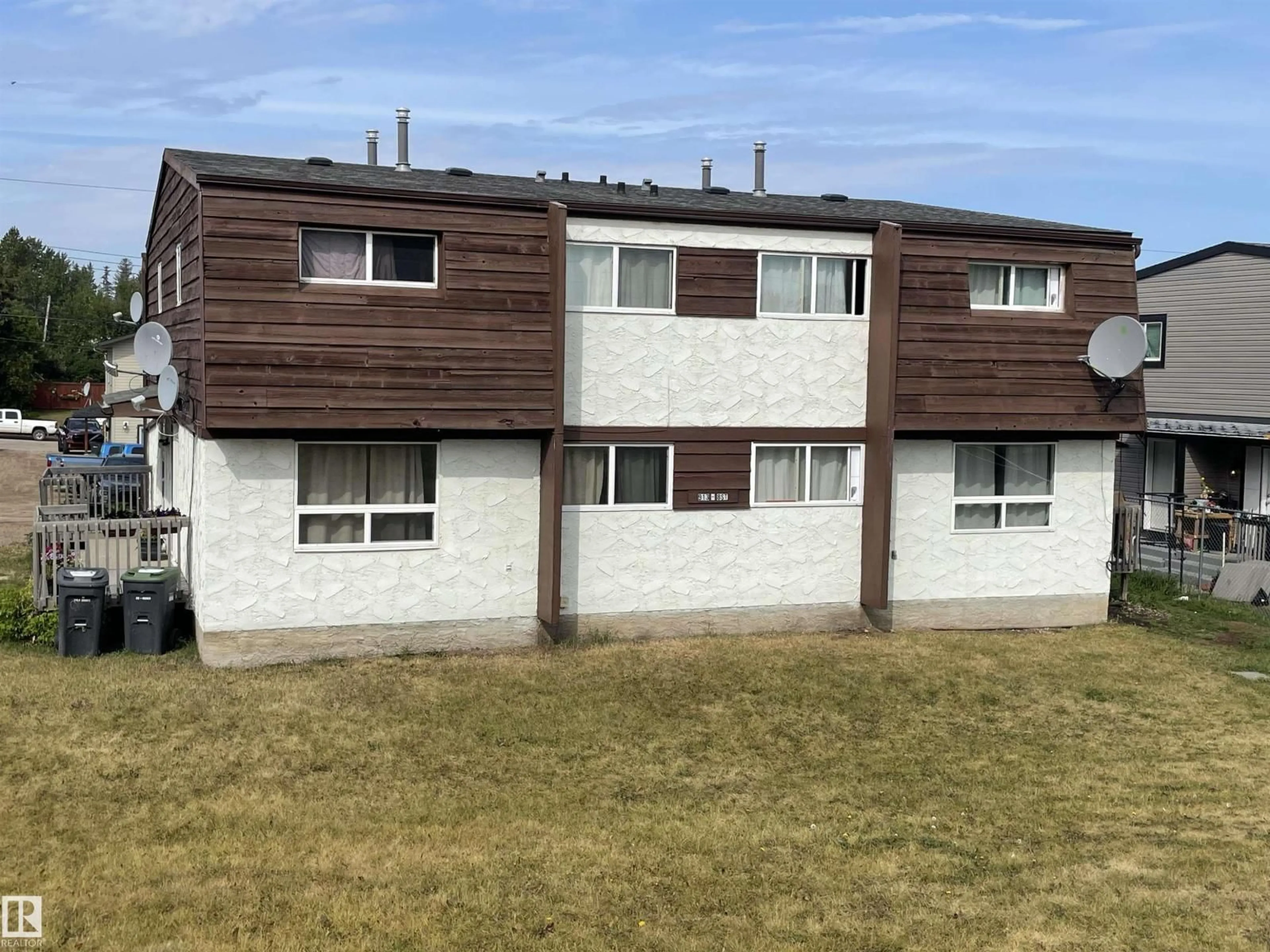 A pic from outside/outdoor area/front of a property/back of a property/a pic from drone, building for 913 8 ST, Cold Lake Alberta T9M1H7