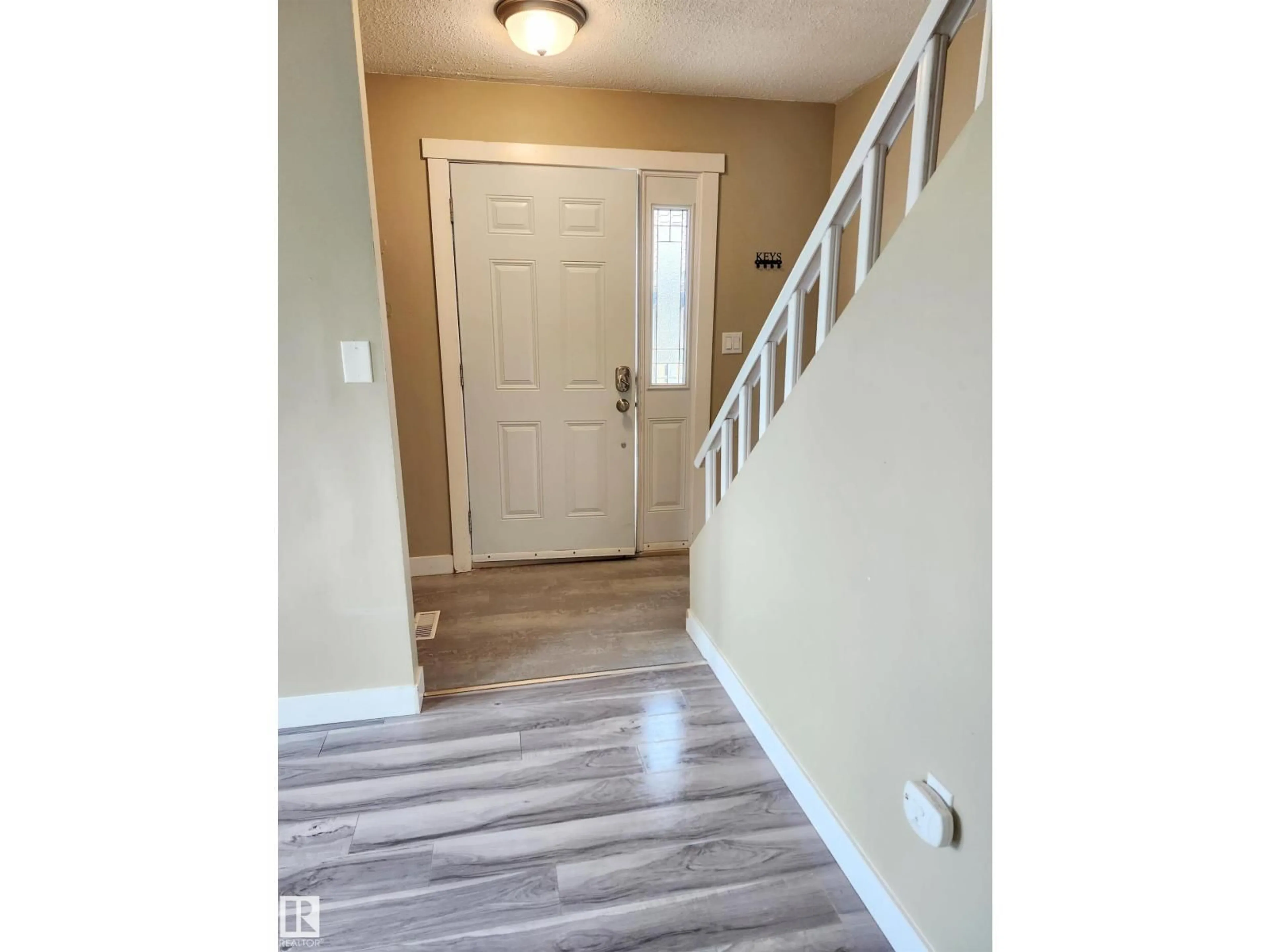Indoor entryway for 913 8 ST, Cold Lake Alberta T9M1H7