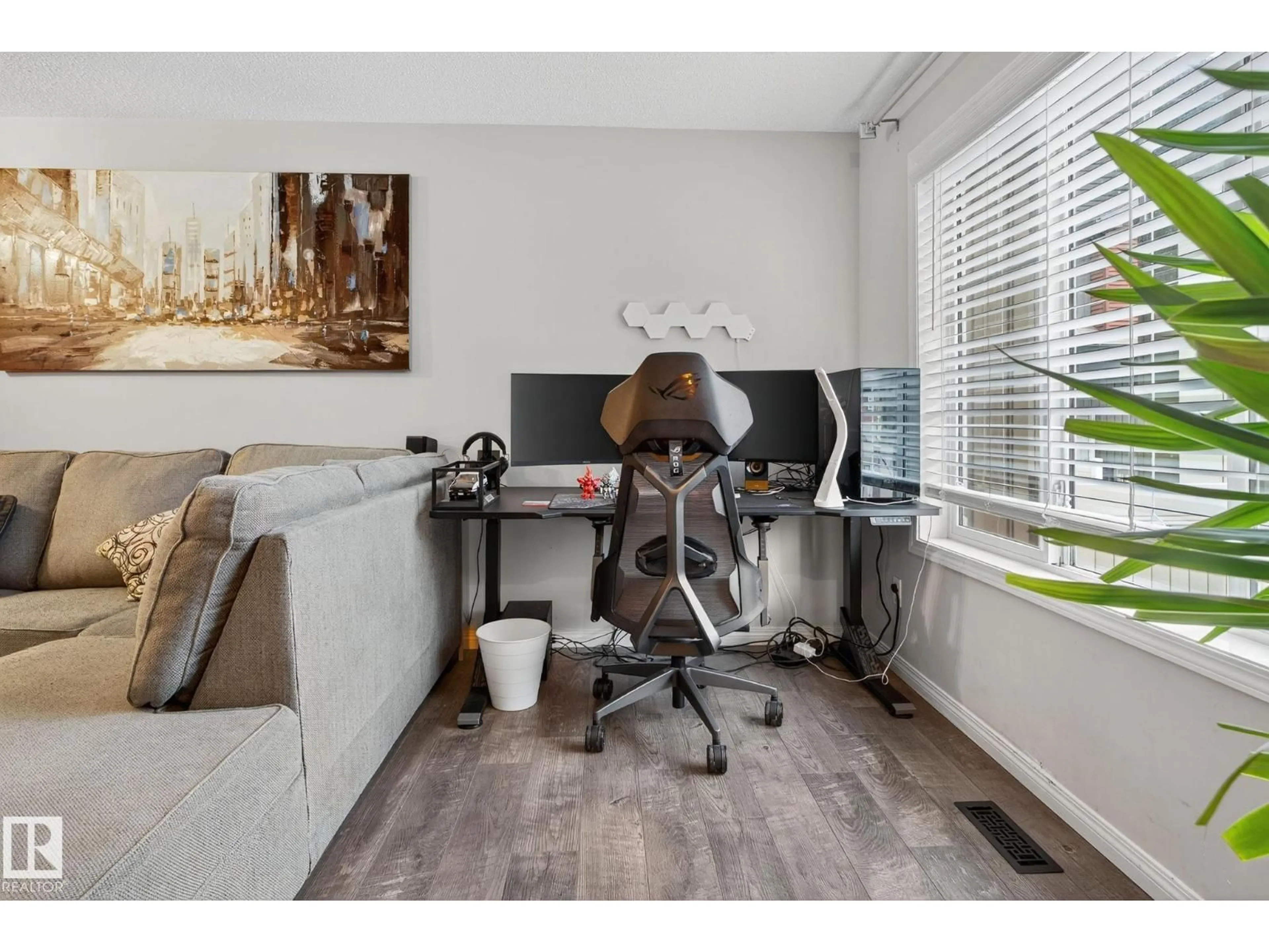 A pic of a room for 80 - 3305 ORCHARDS LINK, Edmonton Alberta T6X2H1