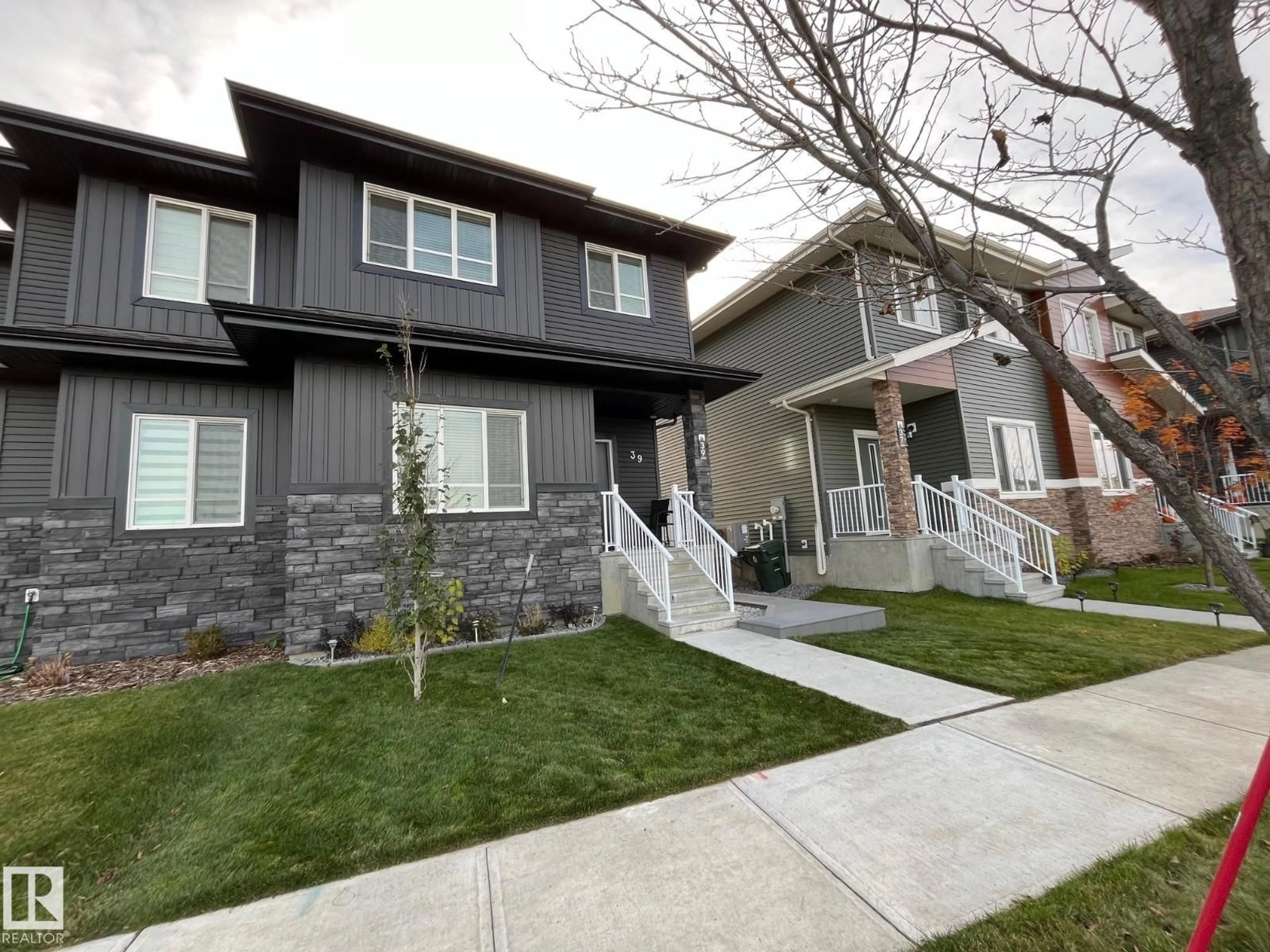 Home with vinyl exterior material, street for 39 FENWYCK BV, Spruce Grove Alberta T7X0Z1