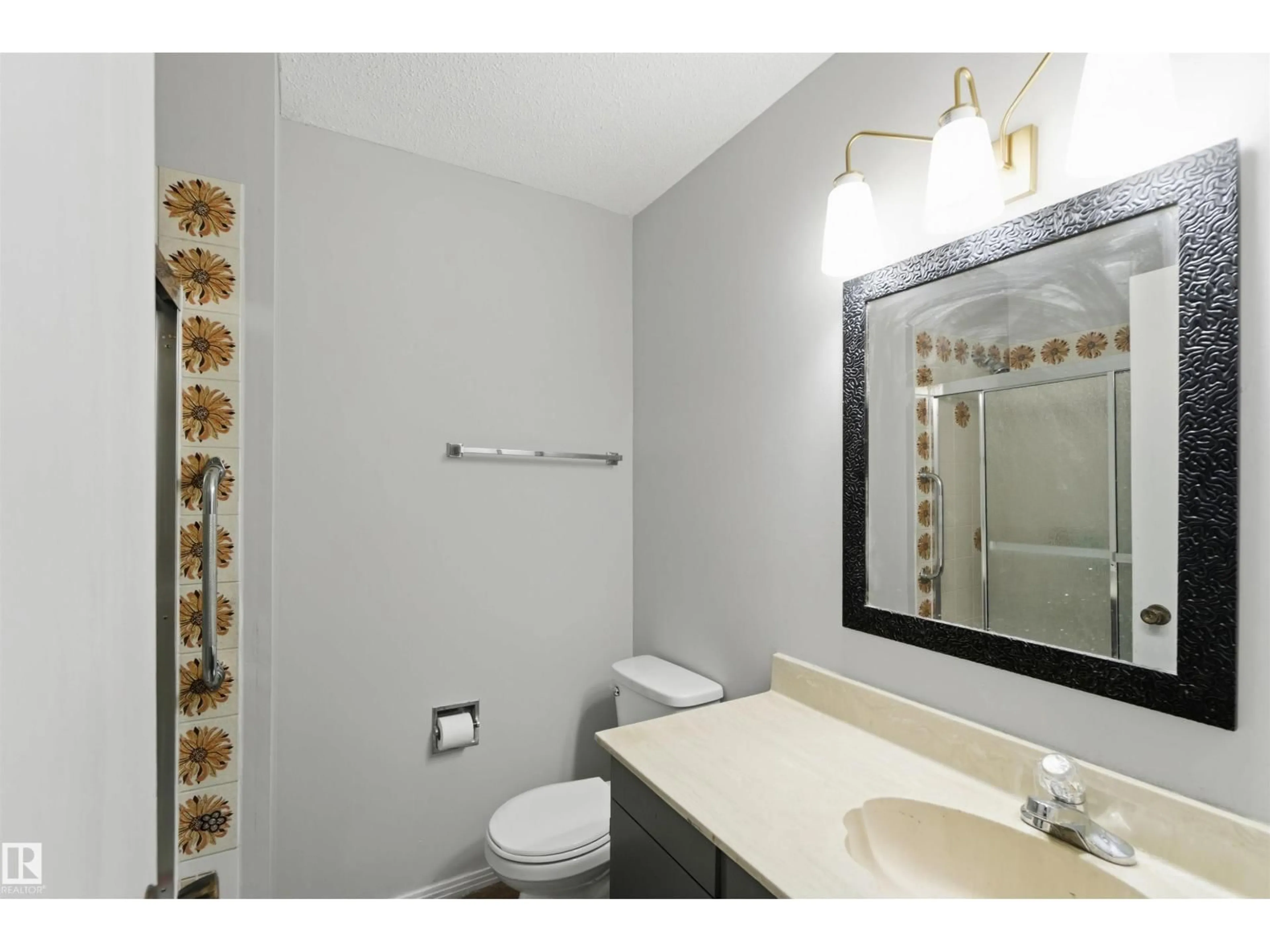 Standard bathroom, ceramic/tile floor for 135 HUMBERSTONE RD, Edmonton Alberta T5A4E4