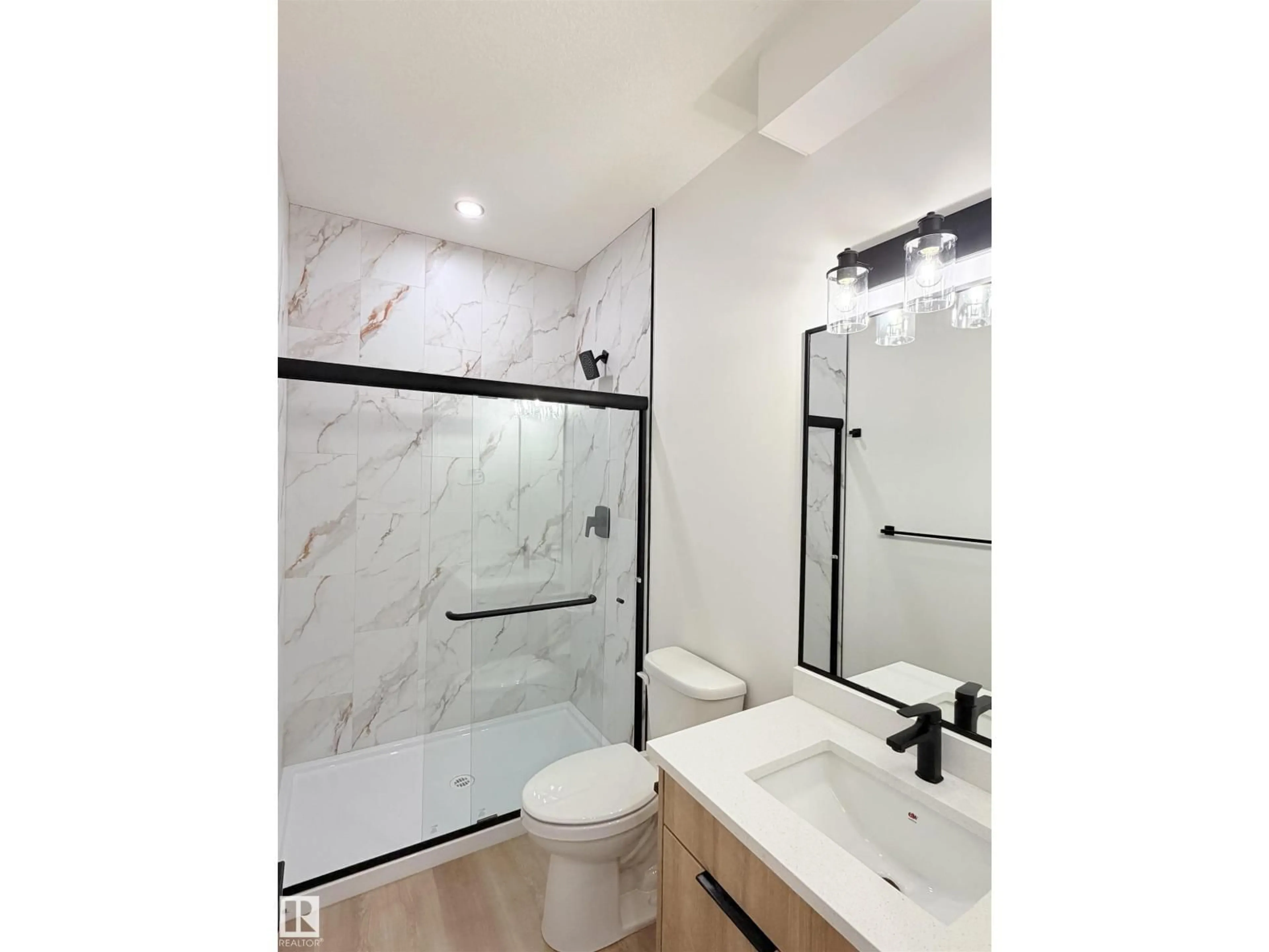 Contemporary bathroom, ceramic/tile floor for 3150 MAGPIE WAY, Edmonton Alberta T5S0K8