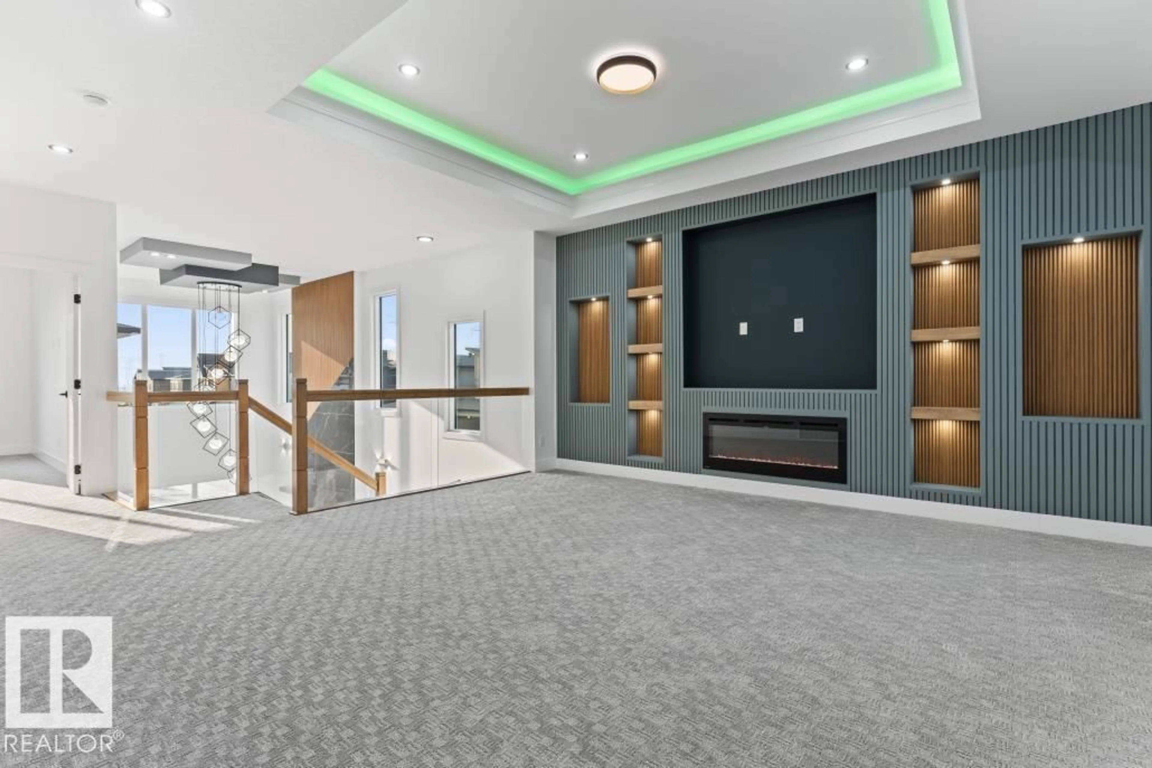 Indoor foyer for NW - 18719 130 STREET, Edmonton Alberta T6V0N3