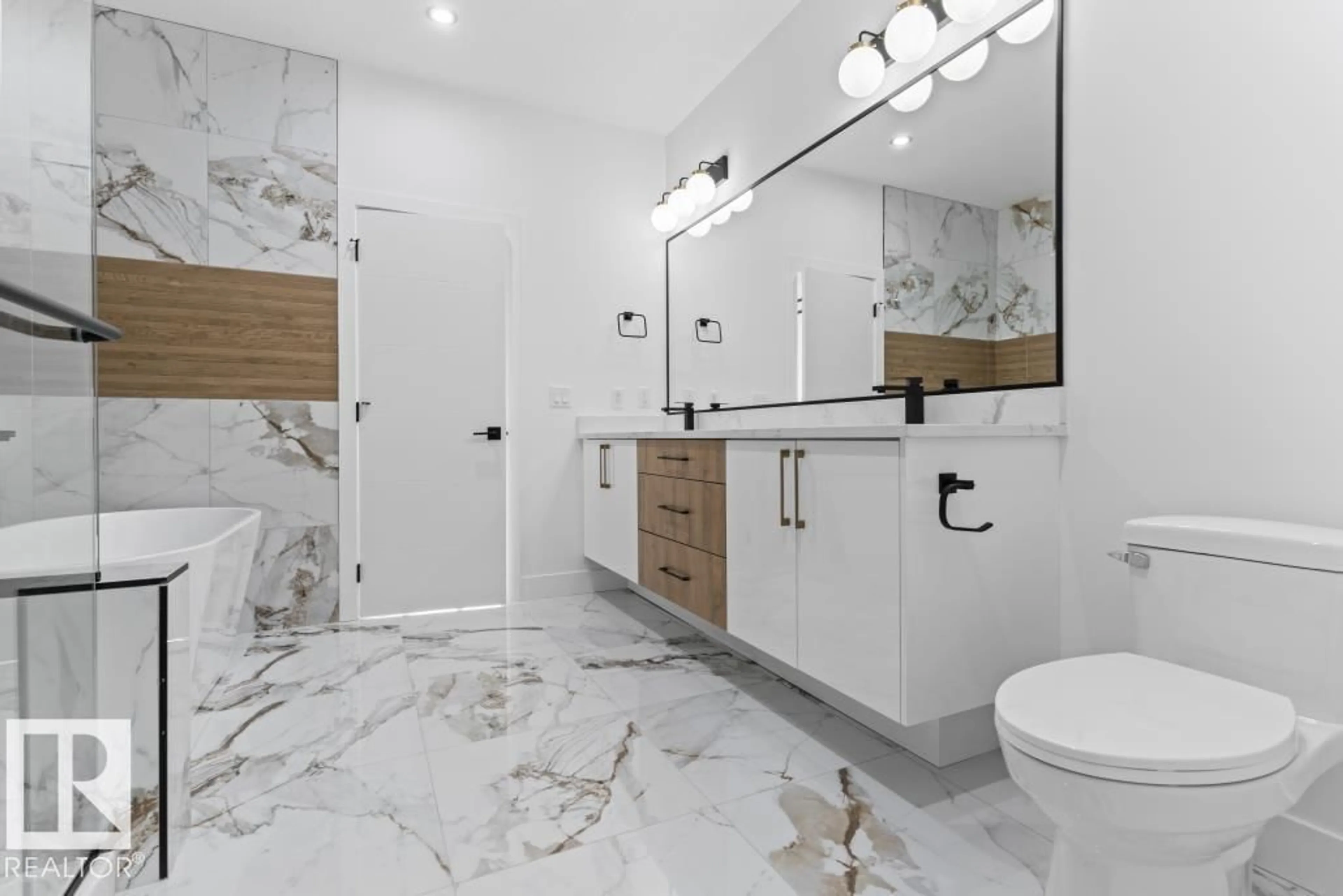 Contemporary bathroom, ceramic/tile floor for NW - 18719 130 STREET, Edmonton Alberta T6V0N3