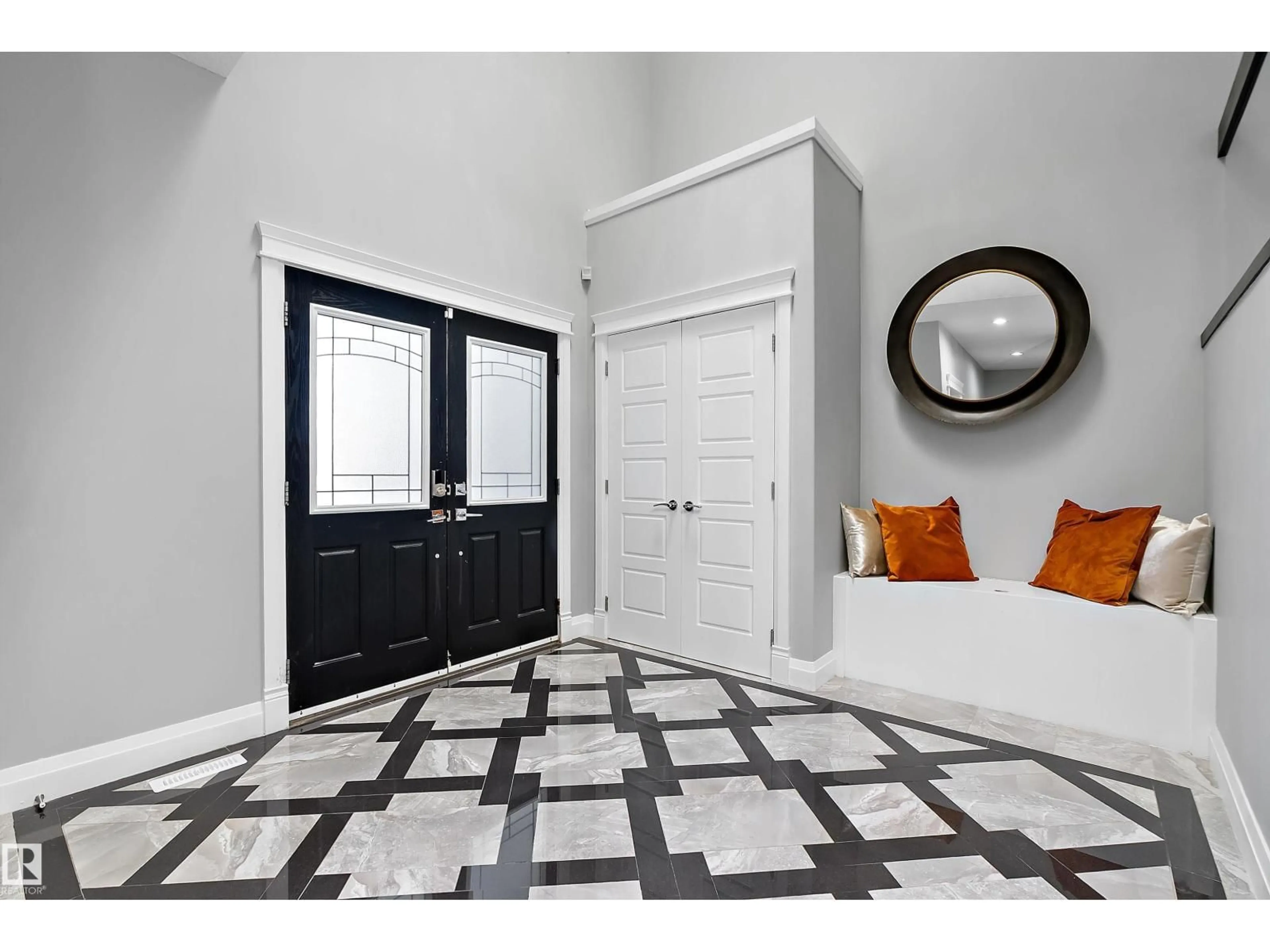 Indoor entryway for 16423 132 ST, Edmonton Alberta T6V0J5