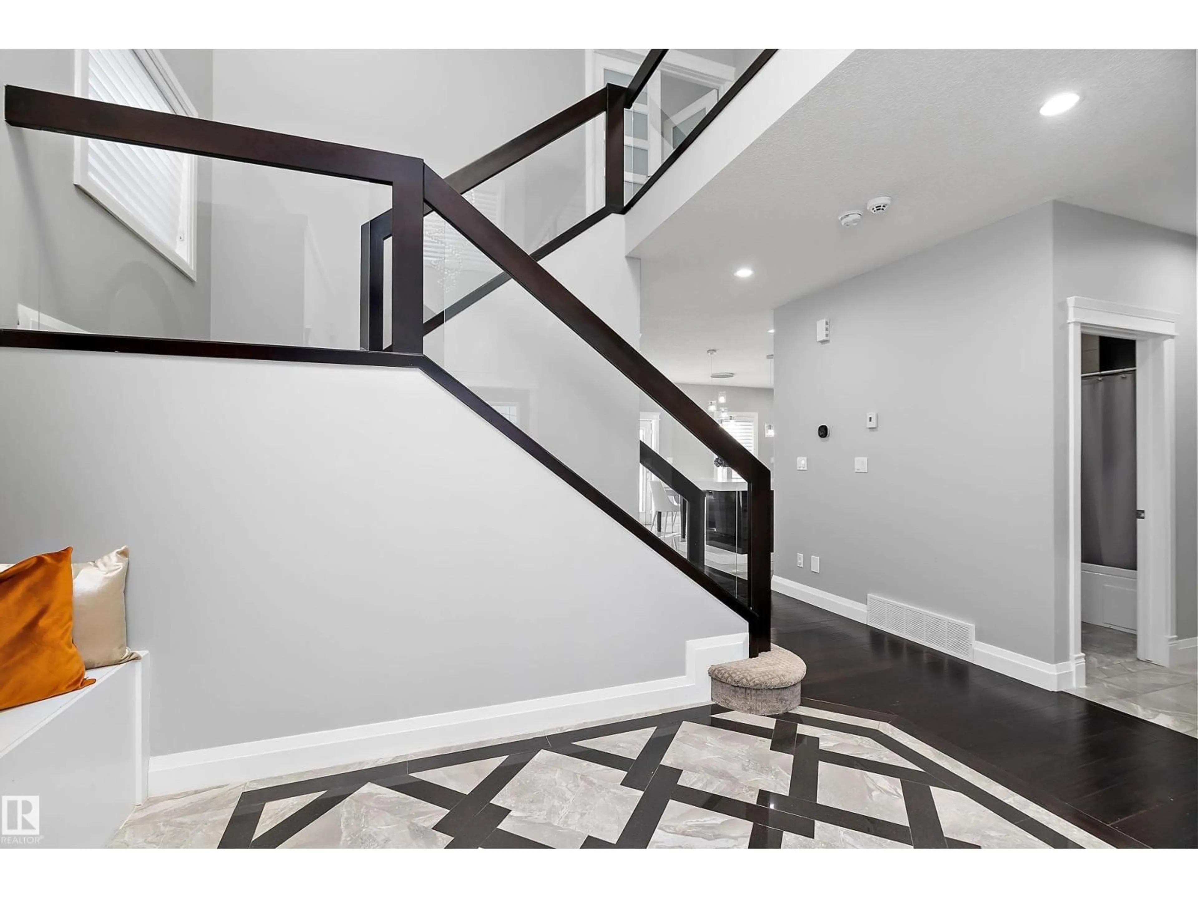 Stairs for 16423 132 ST, Edmonton Alberta T6V0J5