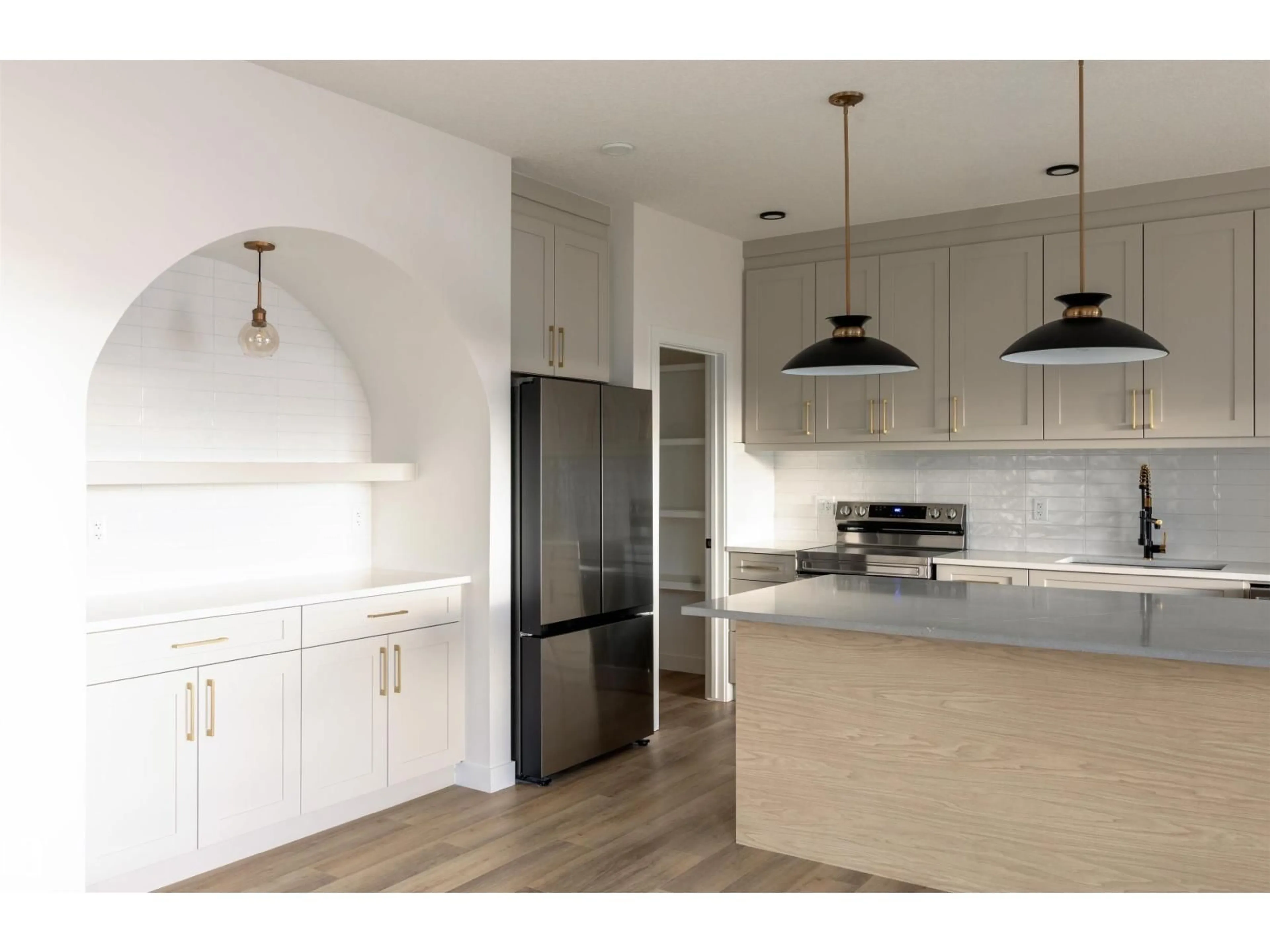 Open concept kitchen, unknown for 163 STARLING WAY, Fort Saskatchewan Alberta T8L1X5