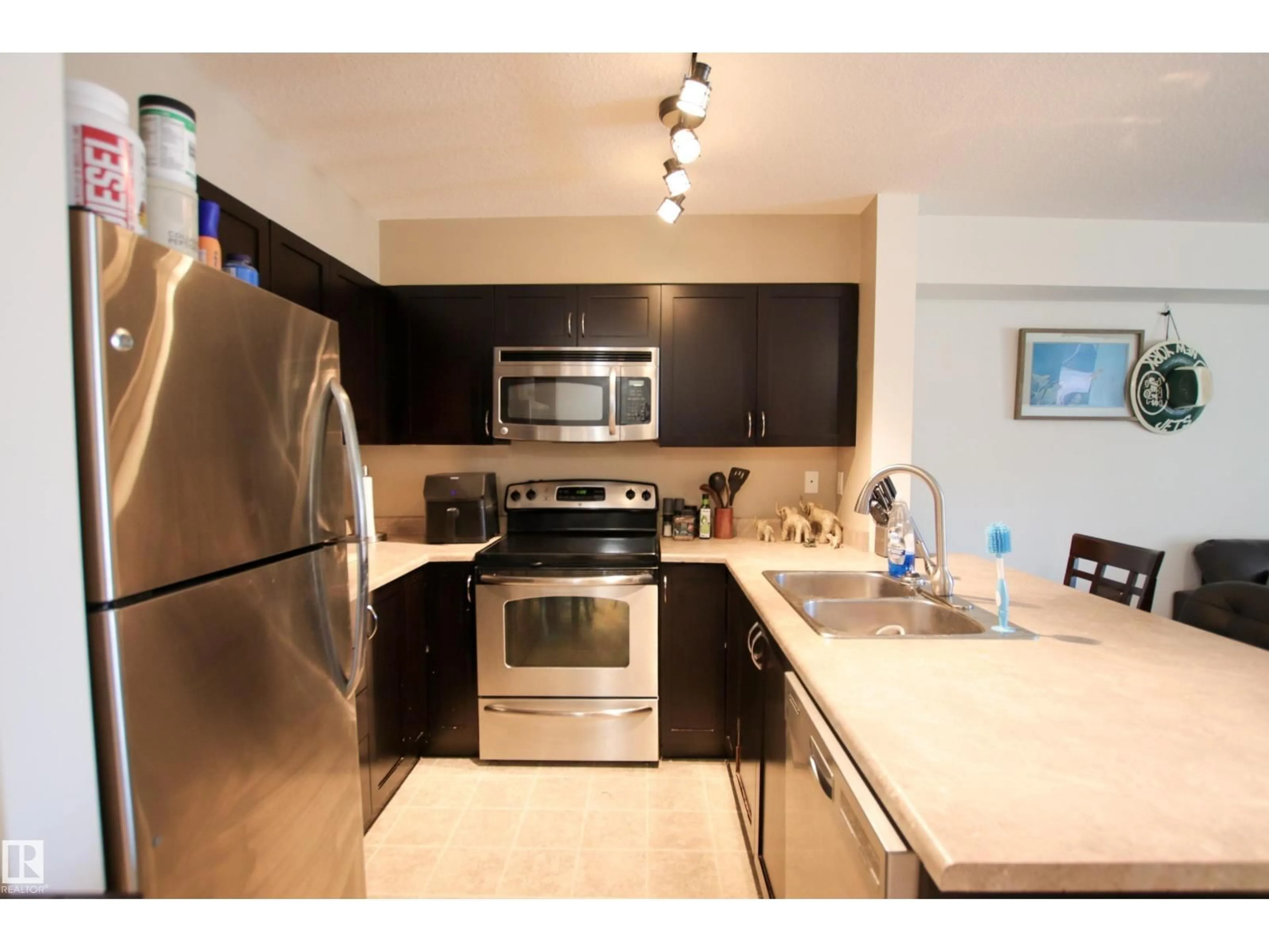 Standard kitchen, unknown for 920 - 125 156 ST, Edmonton Alberta T6R0N6