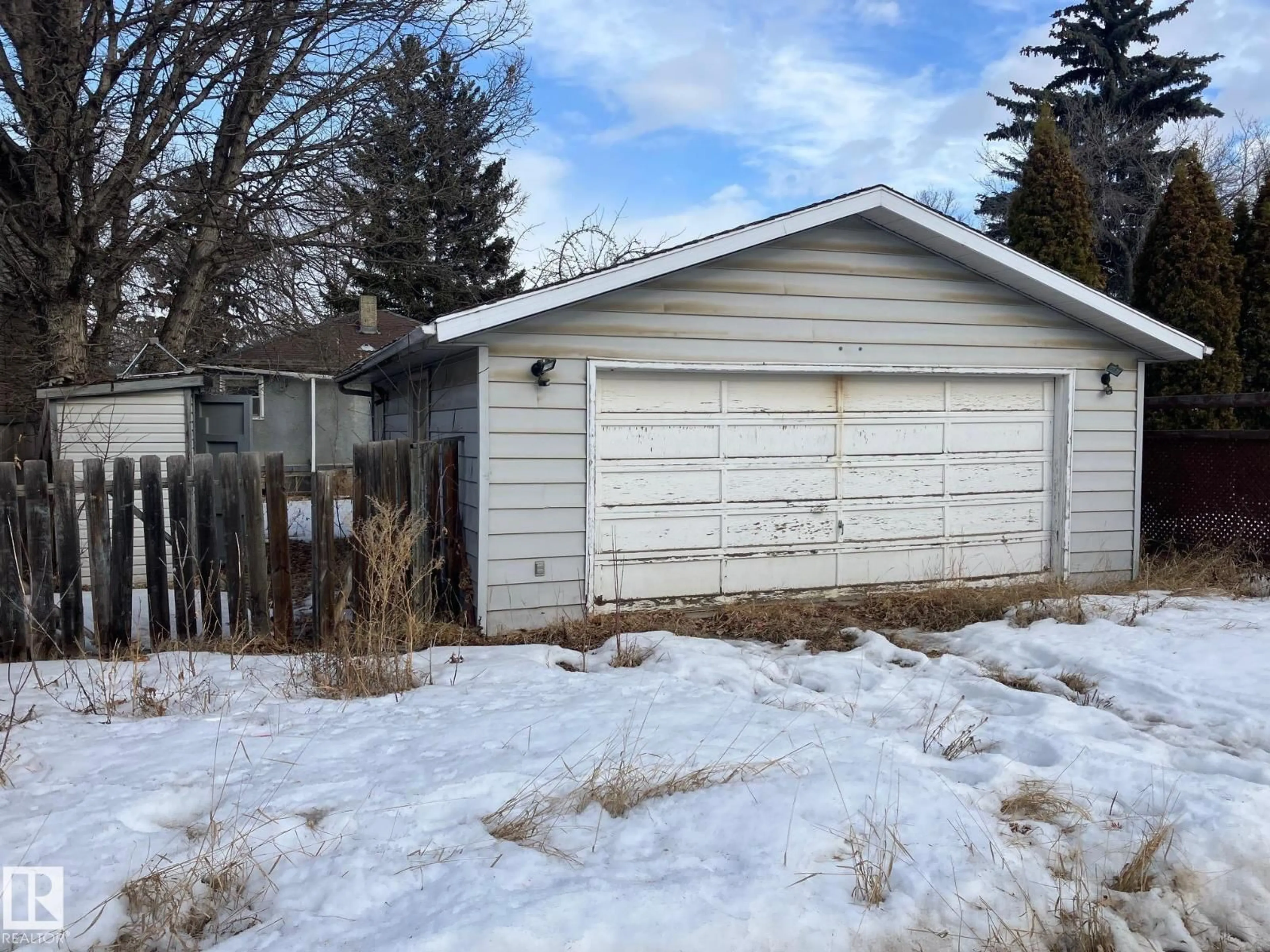 Shed for 7913 78 AV, Edmonton Alberta T6C0N1
