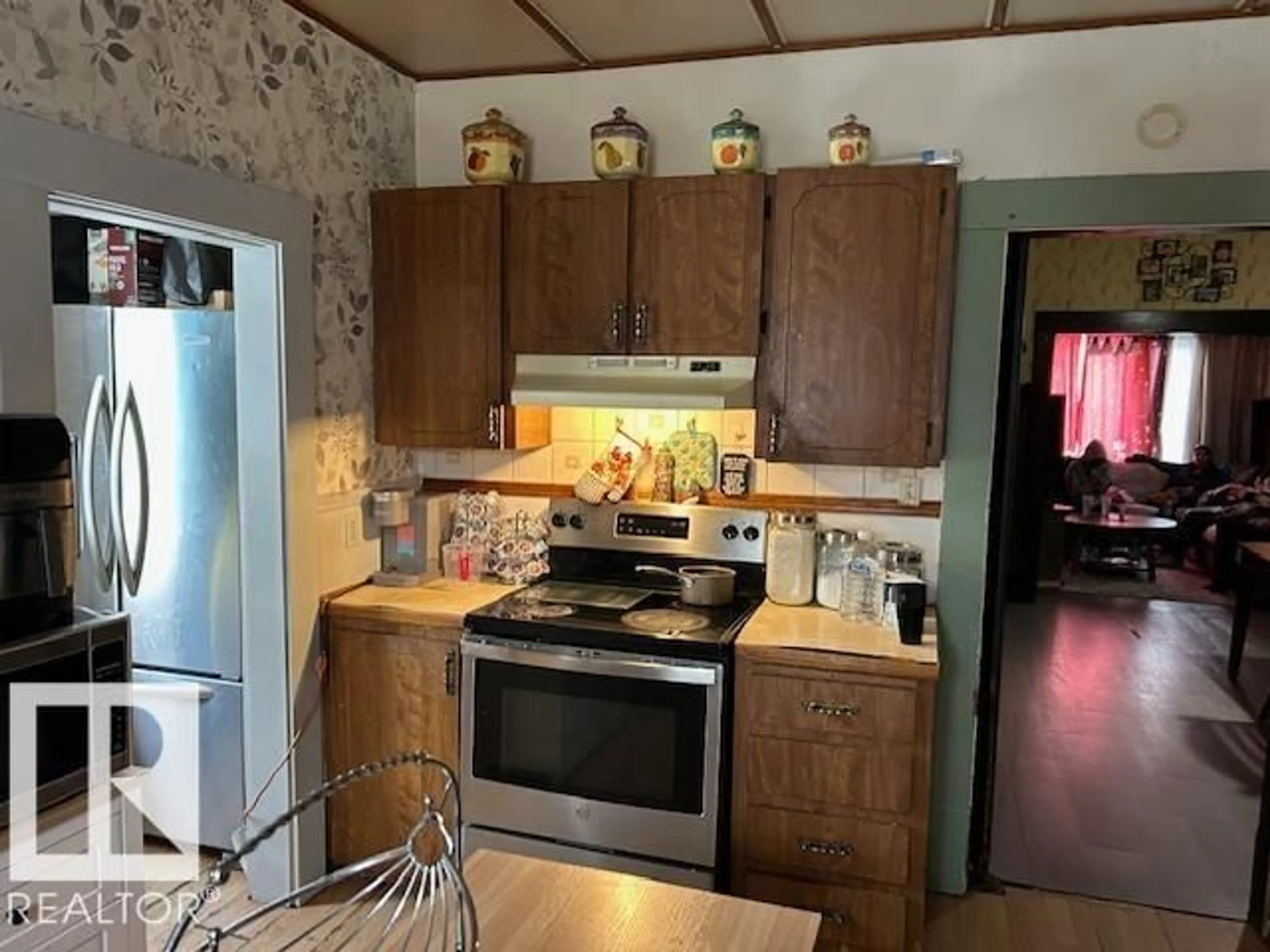 Standard kitchen, unknown for 10848 93 ST, Edmonton Alberta T5H1Y9