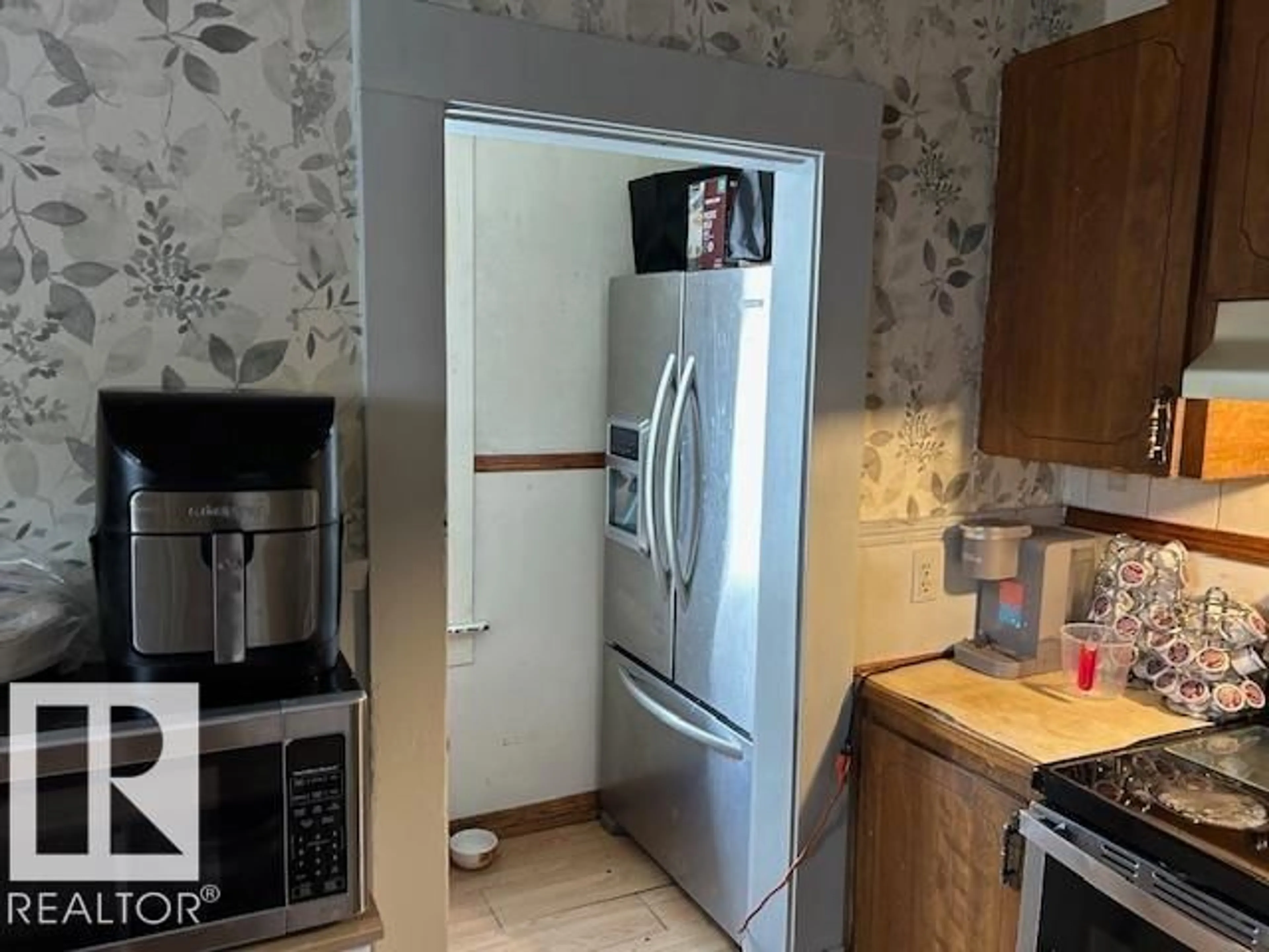 Standard kitchen, floor is not visible for 10848 93 ST, Edmonton Alberta T5H1Y9