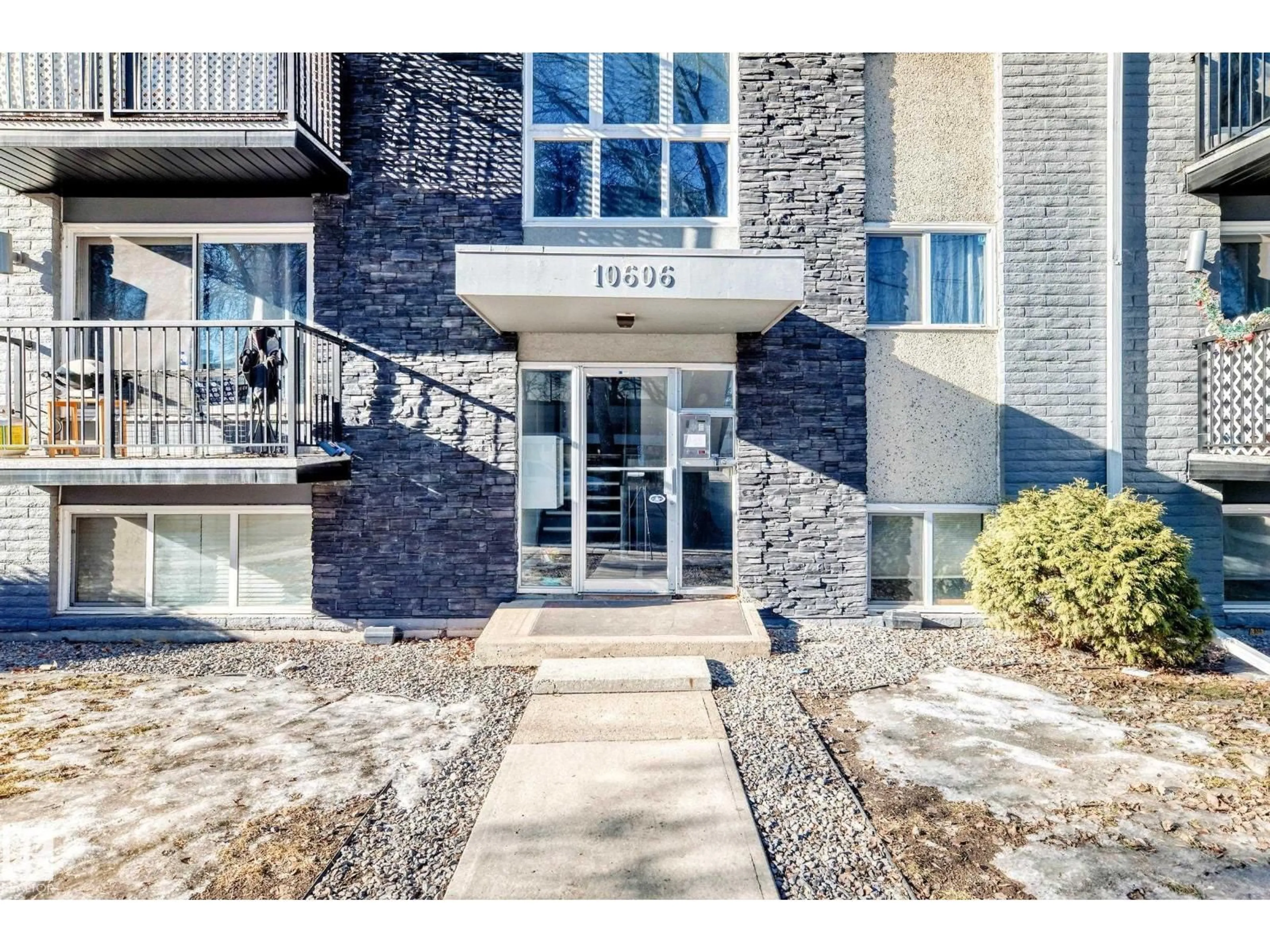 Indoor entryway for #302 - 10606 123 ST, Edmonton Alberta T5N1P2