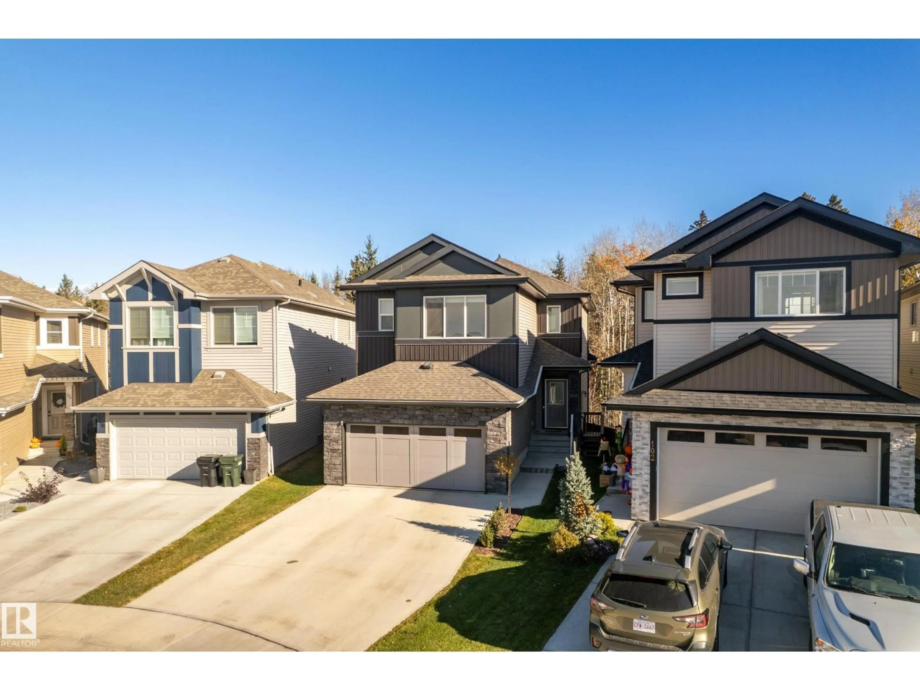 A pic from outside/outdoor area/front of a property/back of a property/a pic from drone, street for 100 MEADOWLINK CM, Spruce Grove Alberta T7X0W1