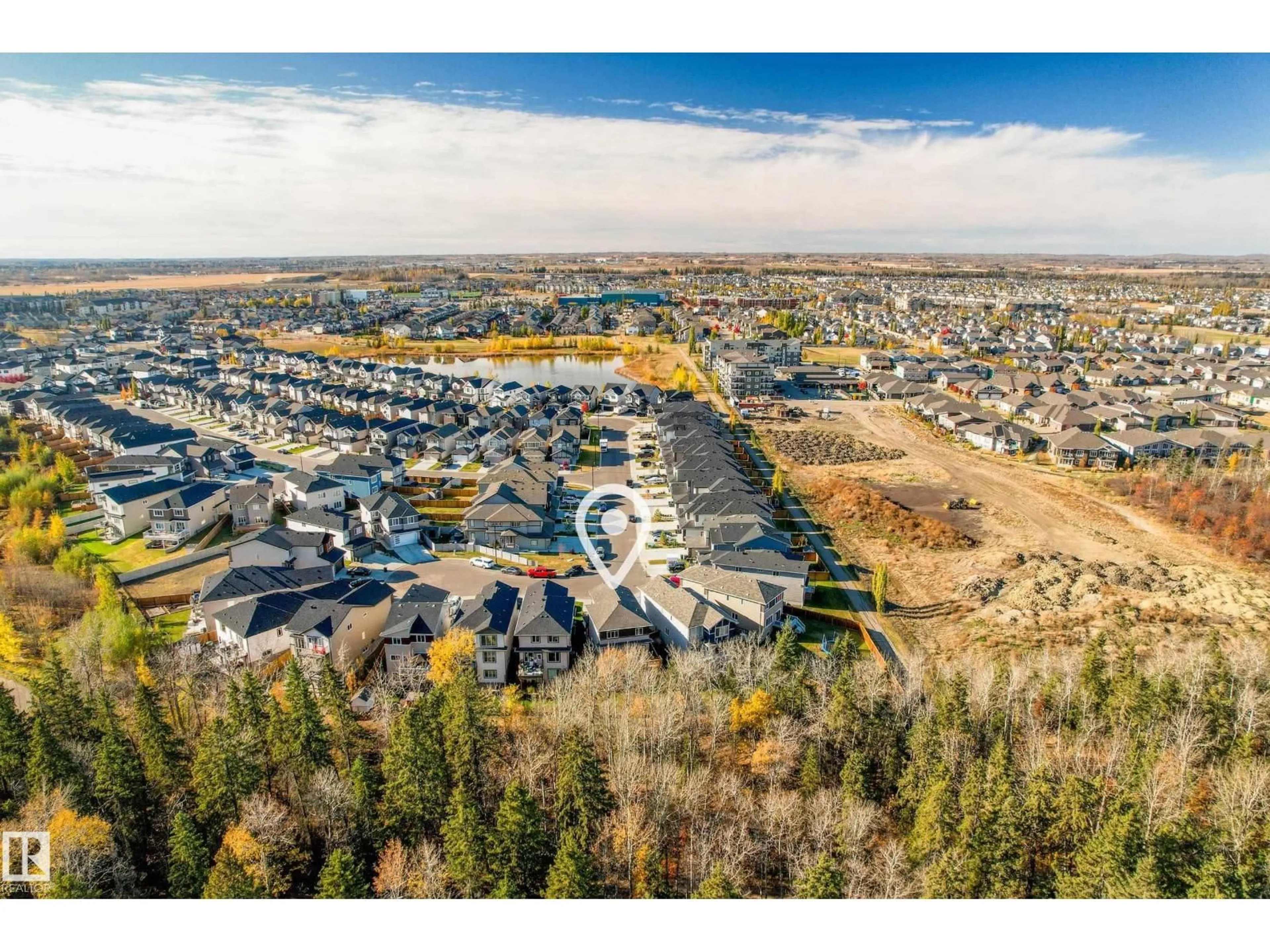 A pic from outside/outdoor area/front of a property/back of a property/a pic from drone, mountain view for 100 MEADOWLINK CM, Spruce Grove Alberta T7X0W1