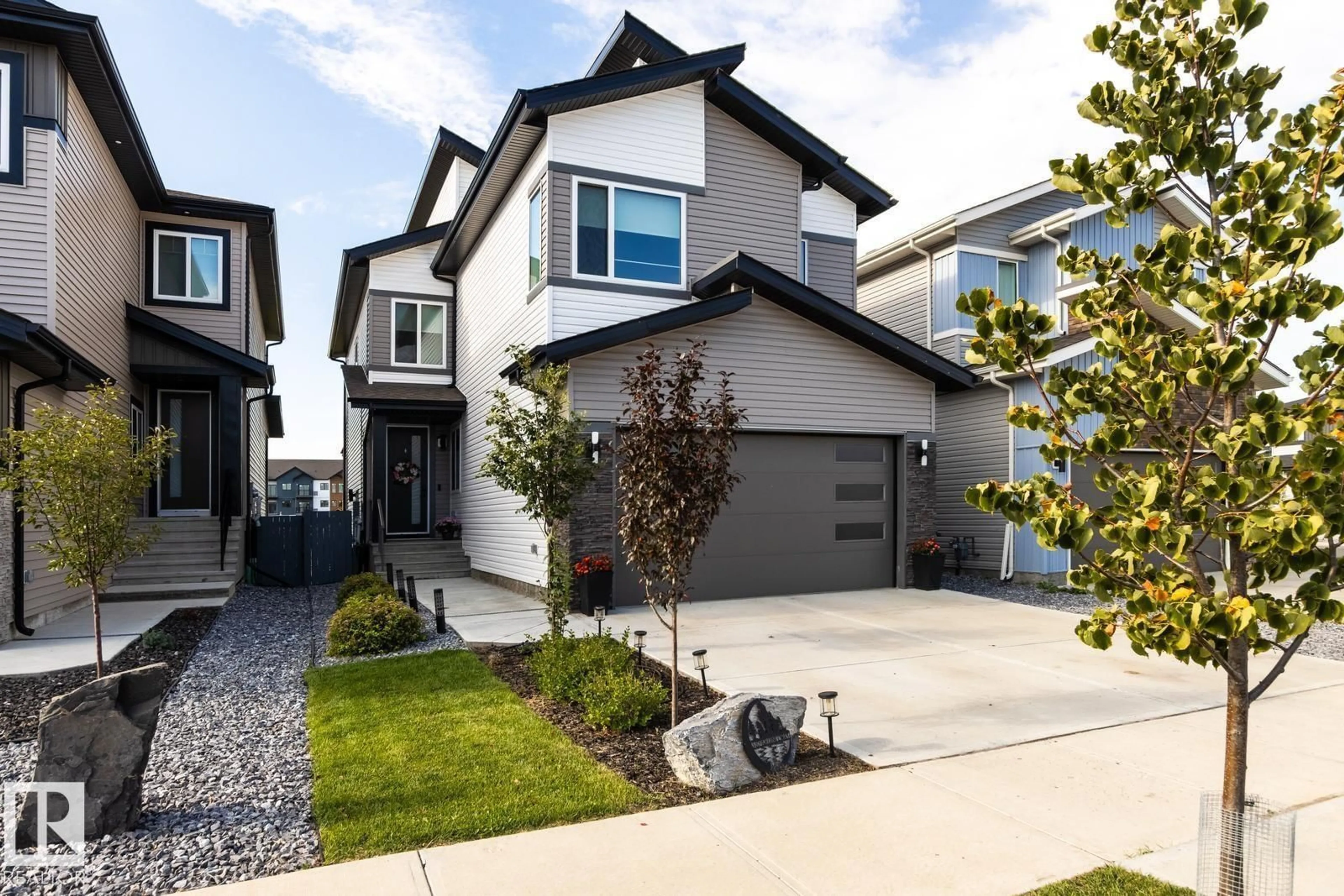 Home with vinyl exterior material, street for 5 STARLING, Fort Saskatchewan Alberta T8L0Y1