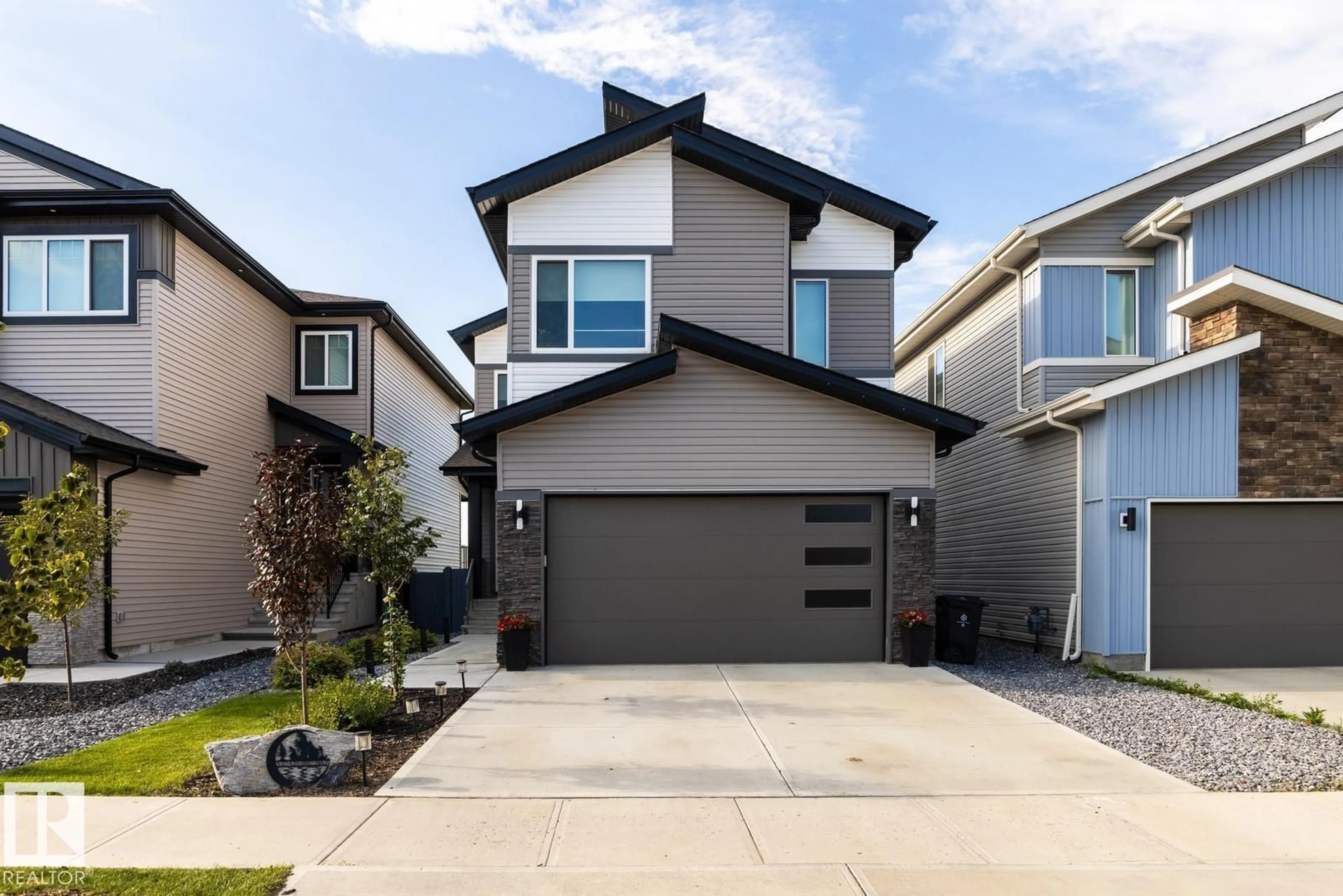 Home with vinyl exterior material, street for 5 STARLING, Fort Saskatchewan Alberta T8L0Y1