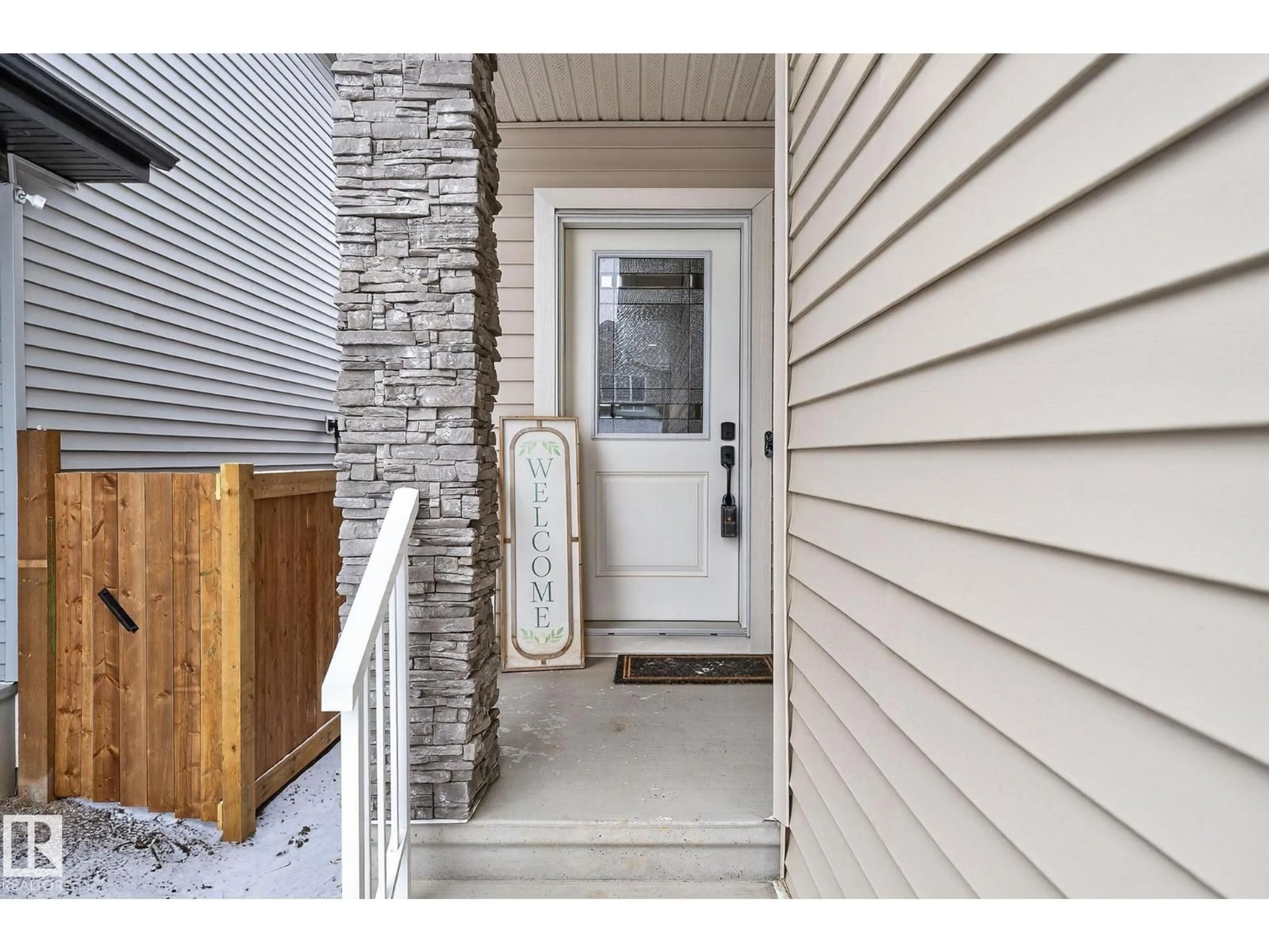 Indoor entryway for 127 HILTON CV, Spruce Grove Alberta T7X1Y4