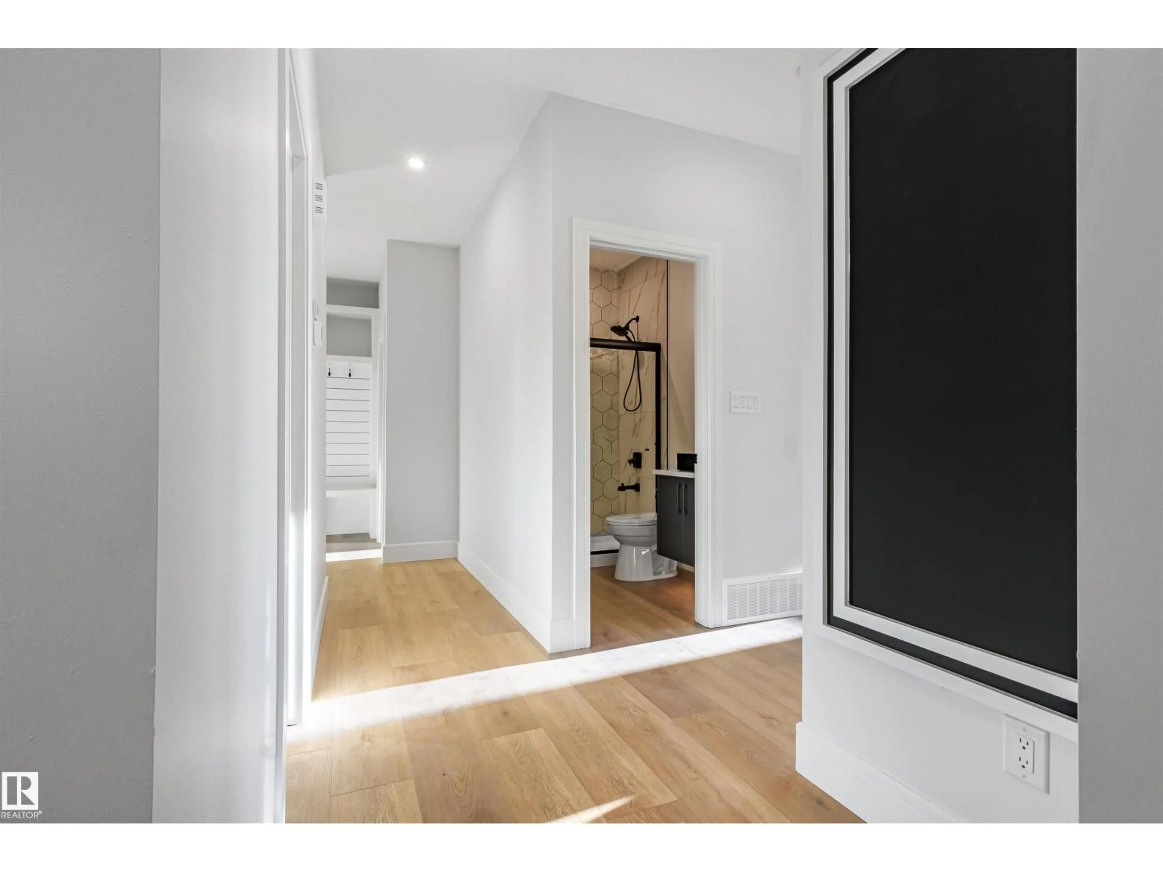 Indoor entryway for 366 CREEKSIDE GREEN, Leduc Alberta T9E1W5