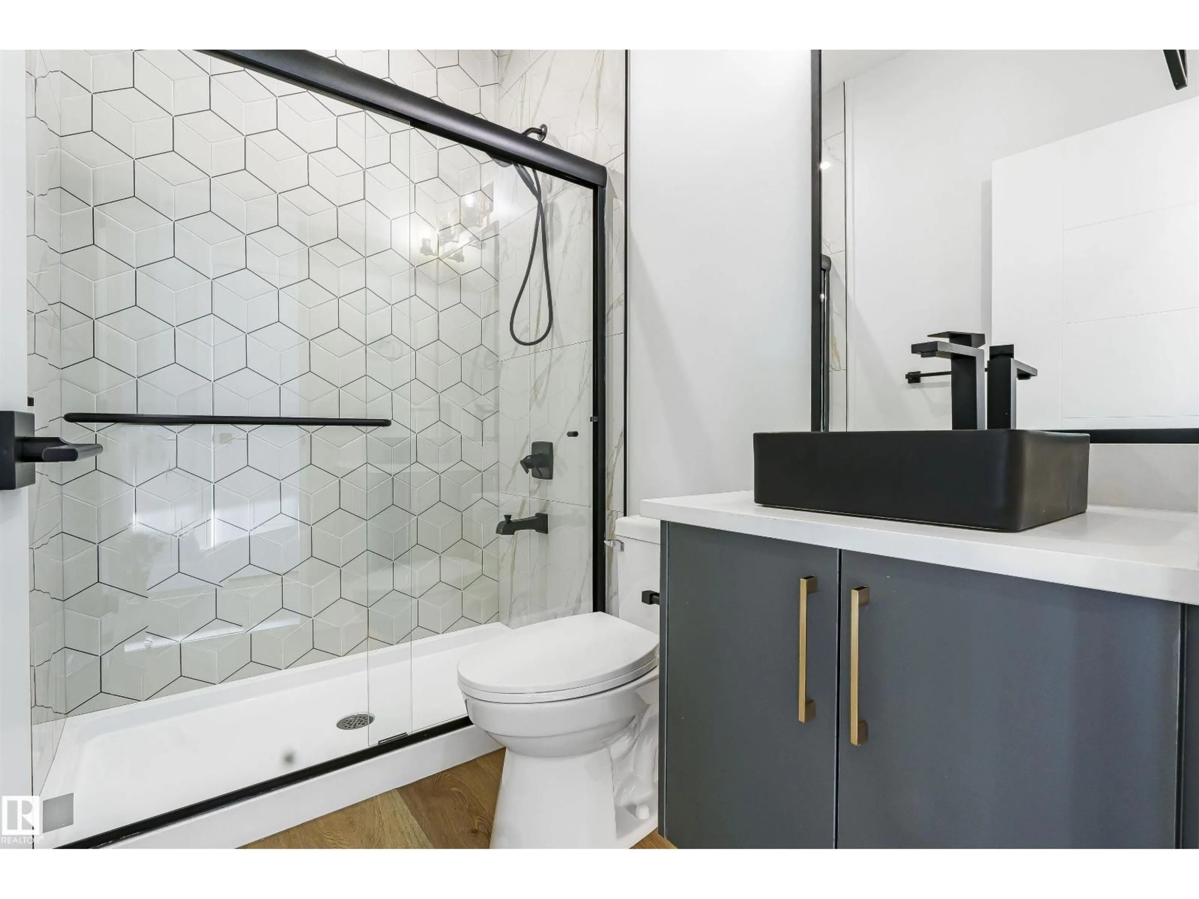 Contemporary bathroom, ceramic/tile floor for 366 CREEKSIDE GREEN, Leduc Alberta T9E1W5