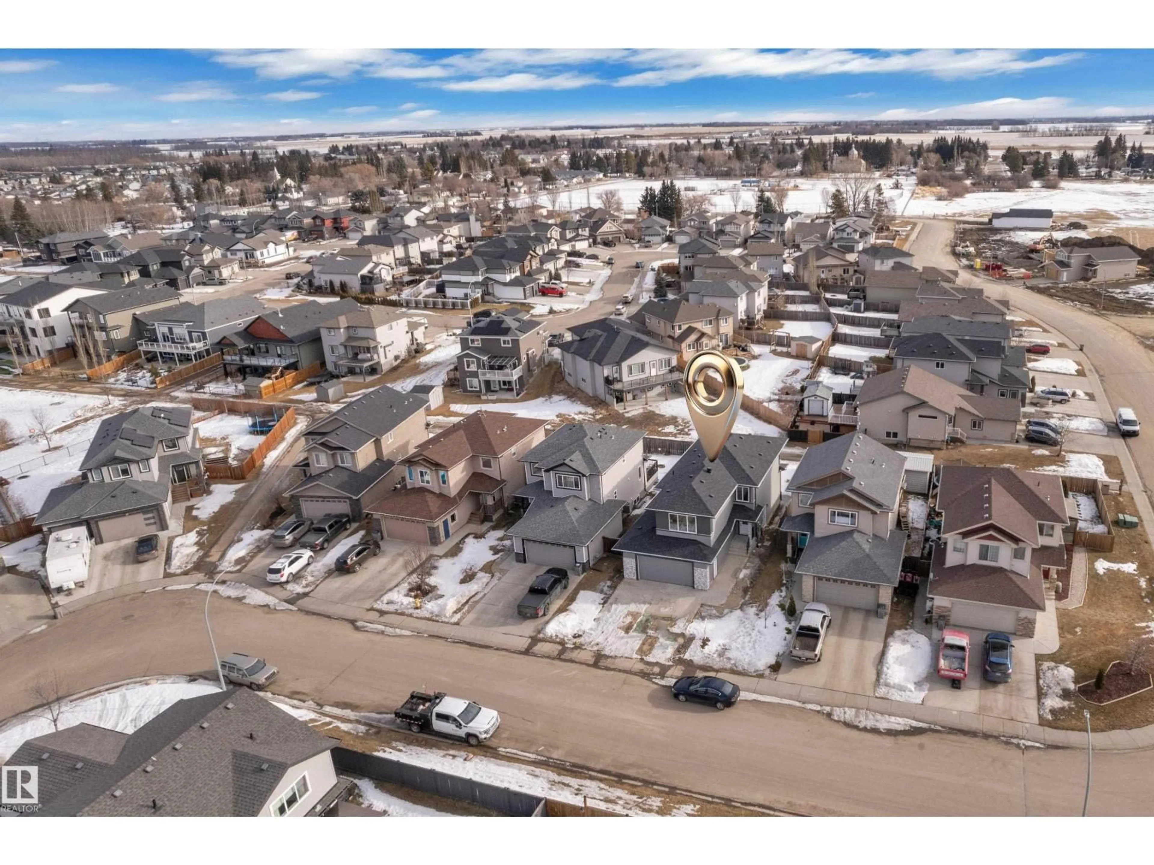 A pic from outside/outdoor area/front of a property/back of a property/a pic from drone, street for 39 SOUTHBRIDGE DR, Calmar Alberta T0C0V0