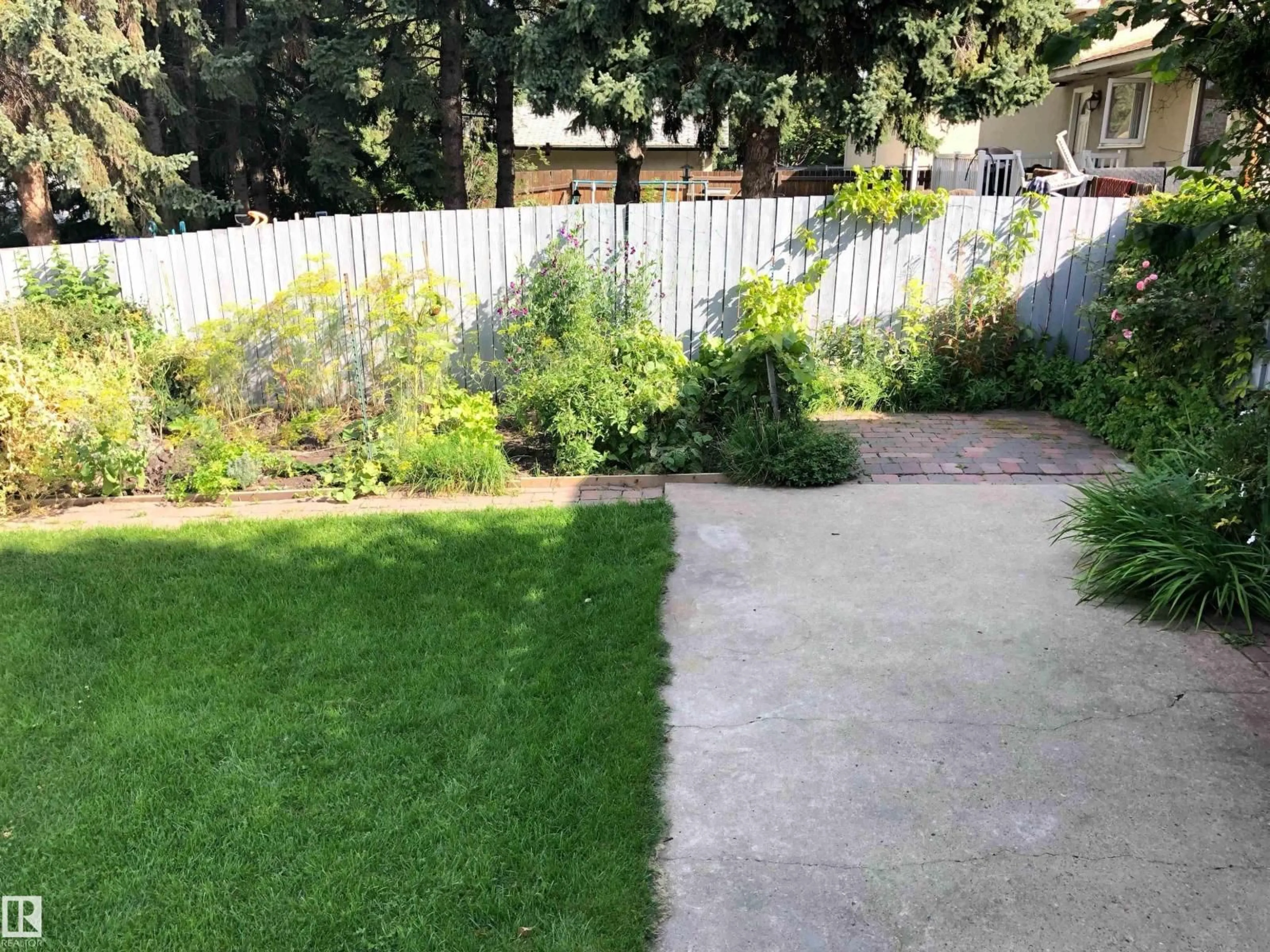 A pic from outside/outdoor area/front of a property/back of a property/a pic from drone, street for 12 BEACON CR, St. Albert Alberta T8N0A3