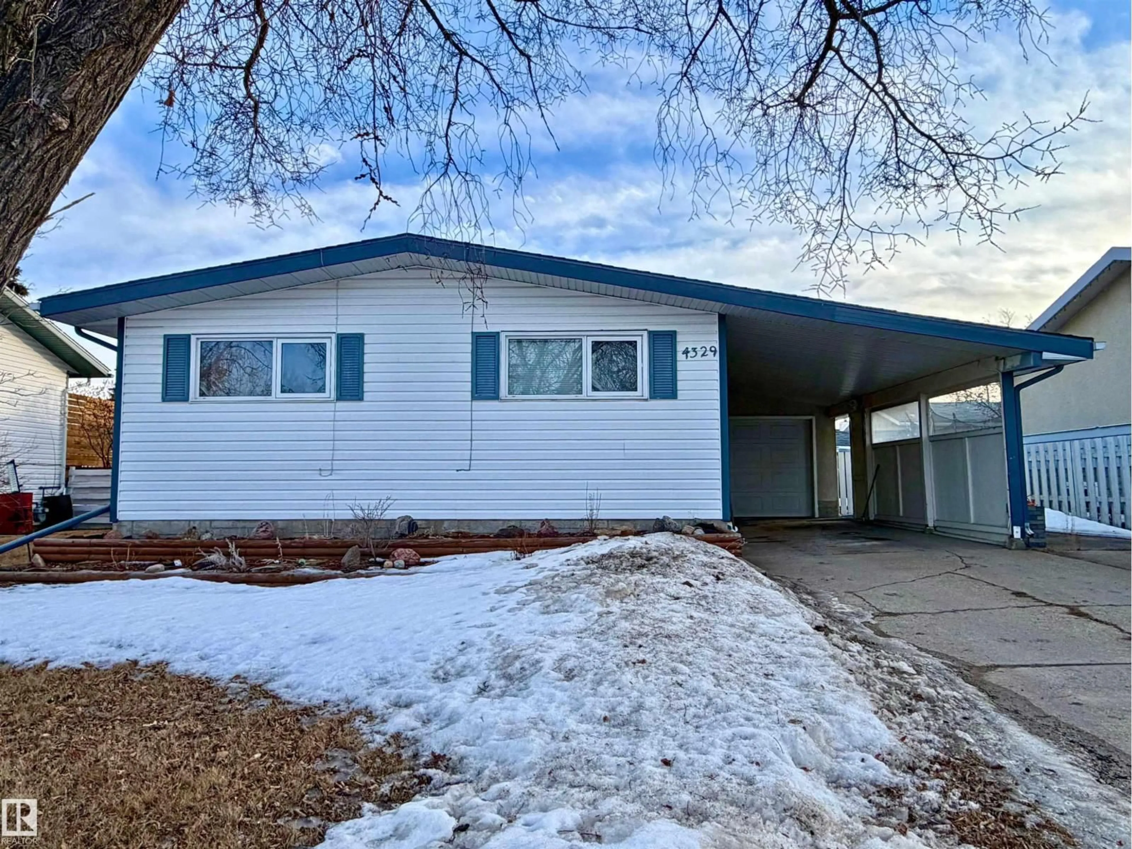 Home with vinyl exterior material, unknown for 4329 45 AV, Drayton Valley Alberta T7A1G9