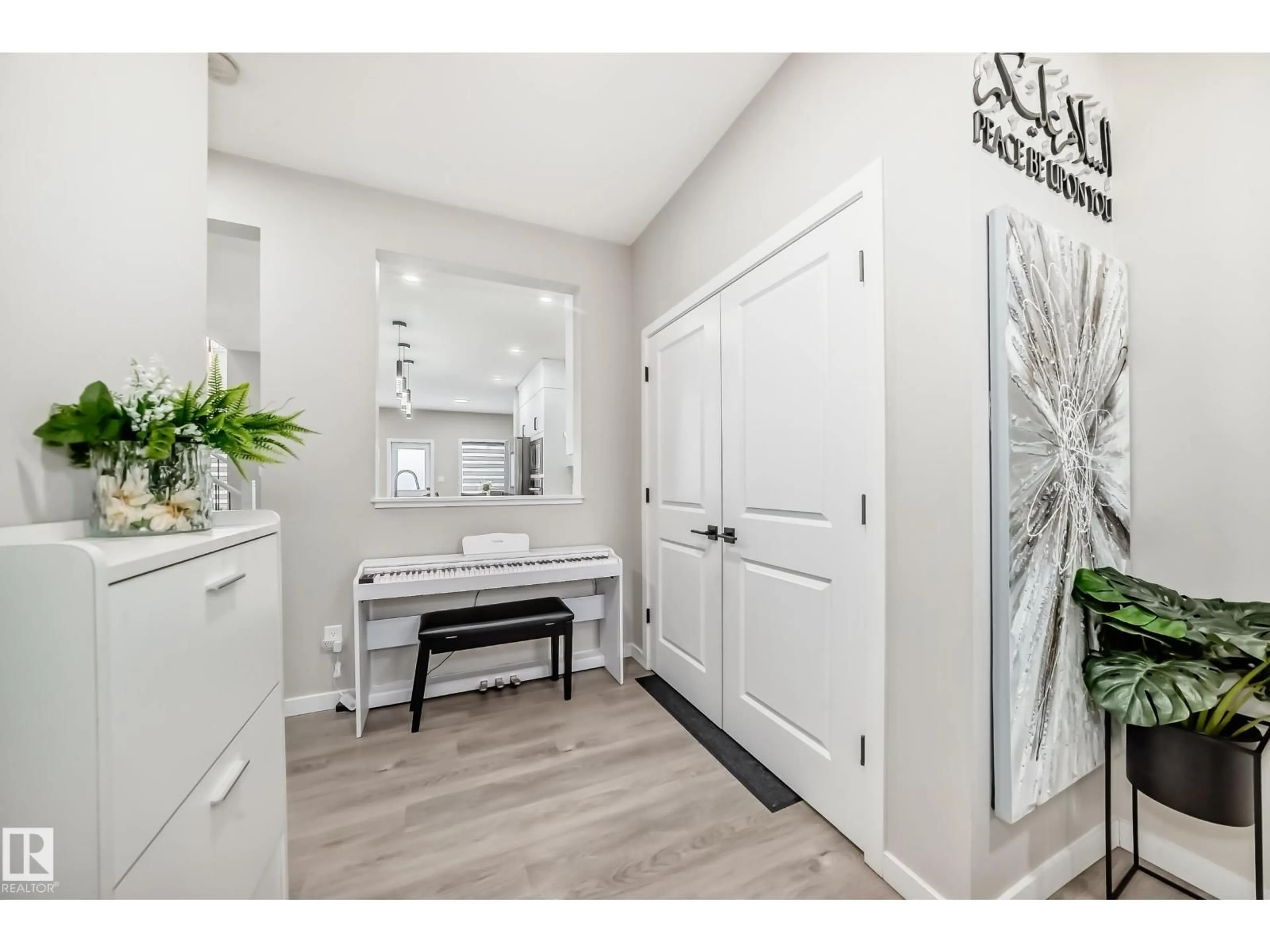 Indoor entryway for SW - 4930 HAWTHORN PL, Edmonton Alberta T6X3A8