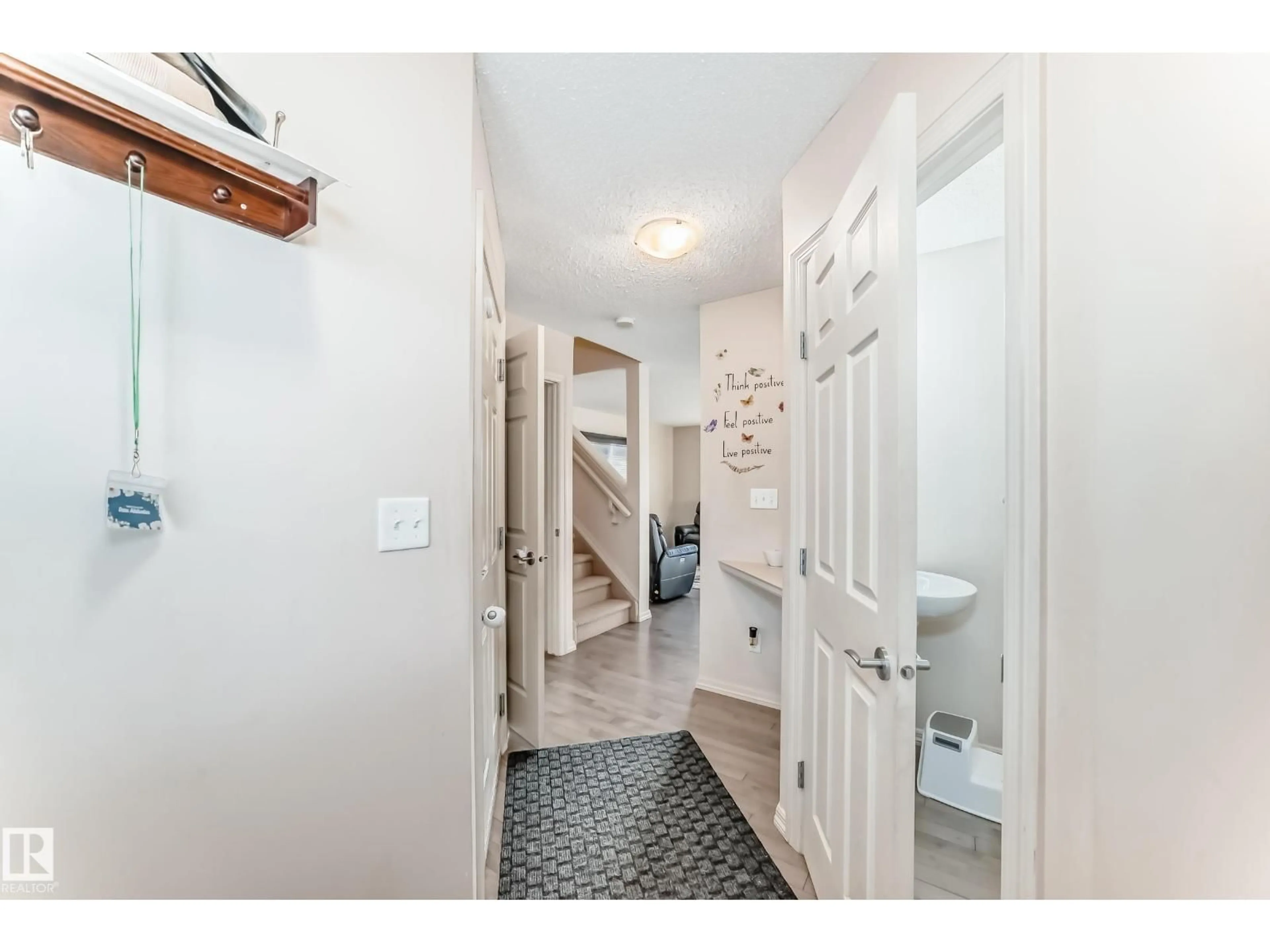 Indoor entryway for 1285 CUNNINGHAM DR, Edmonton Alberta T6W0R7