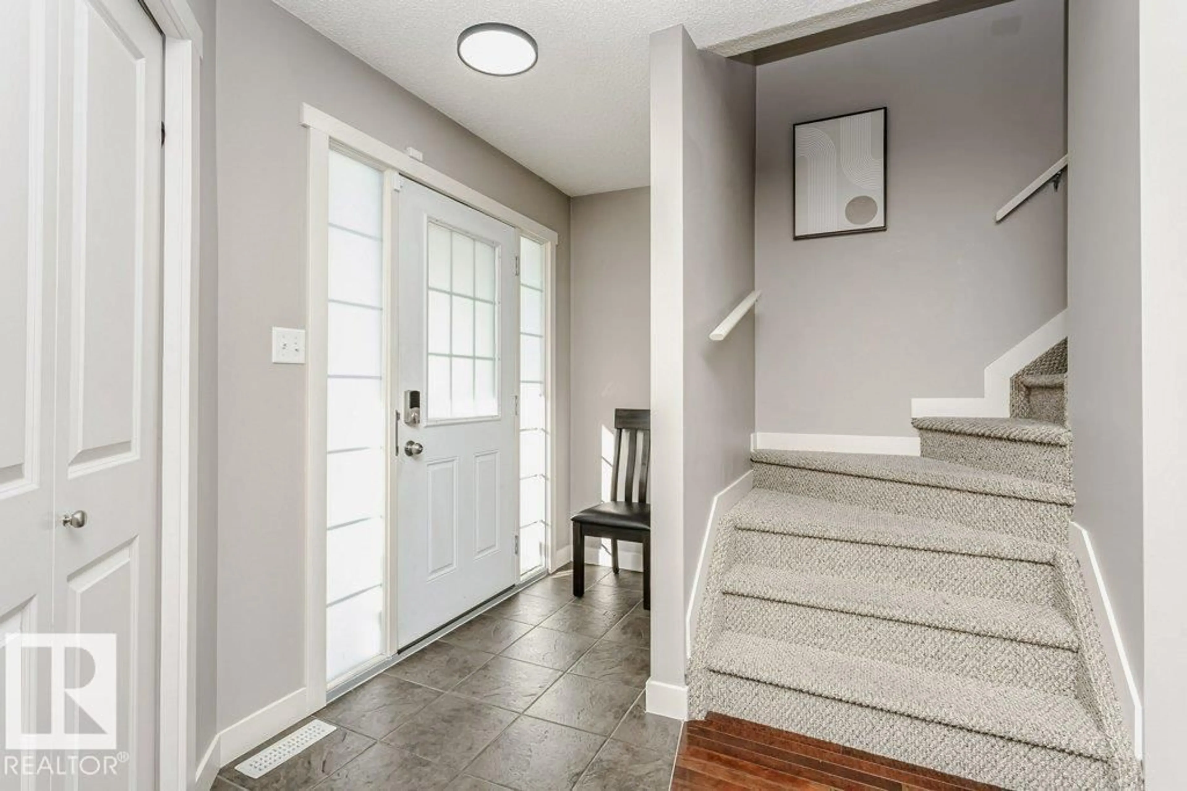 Indoor entryway for 1381 RUTHERFORD RD, Edmonton Alberta T6W1T8