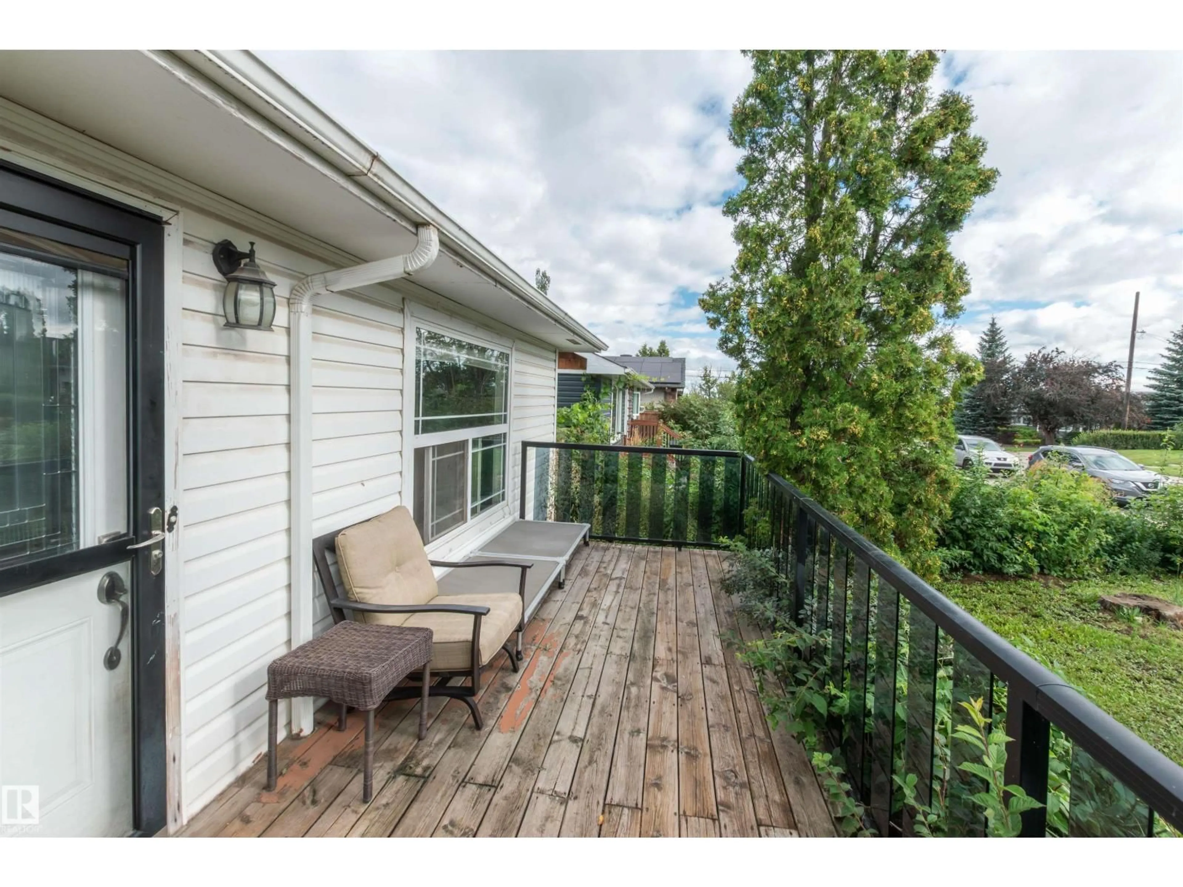 Patio, water/lake/river/ocean view for 10624 40 ST, Edmonton Alberta T6A1T2