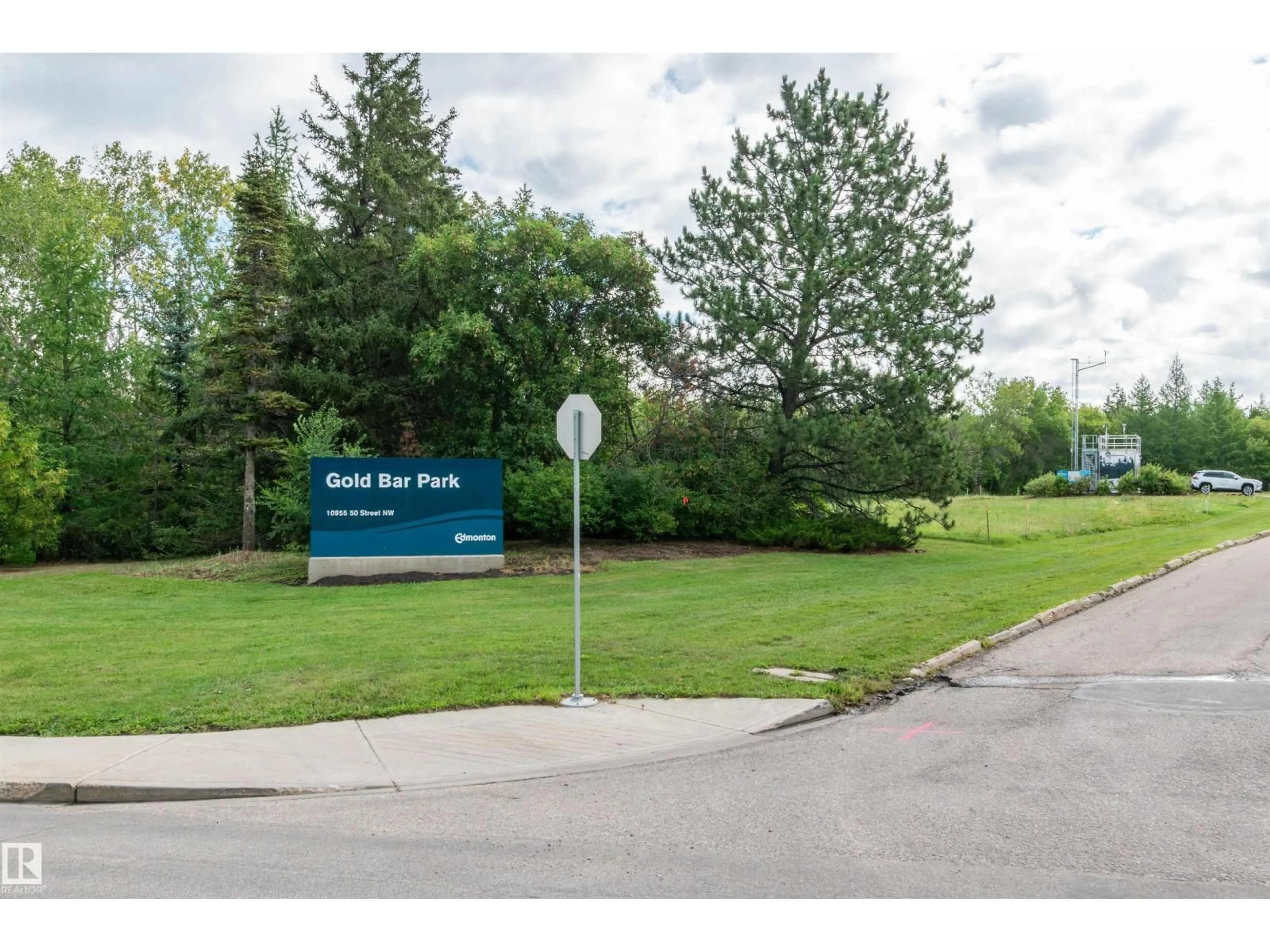 Unknown for 10624 40 ST, Edmonton Alberta T6A1T2