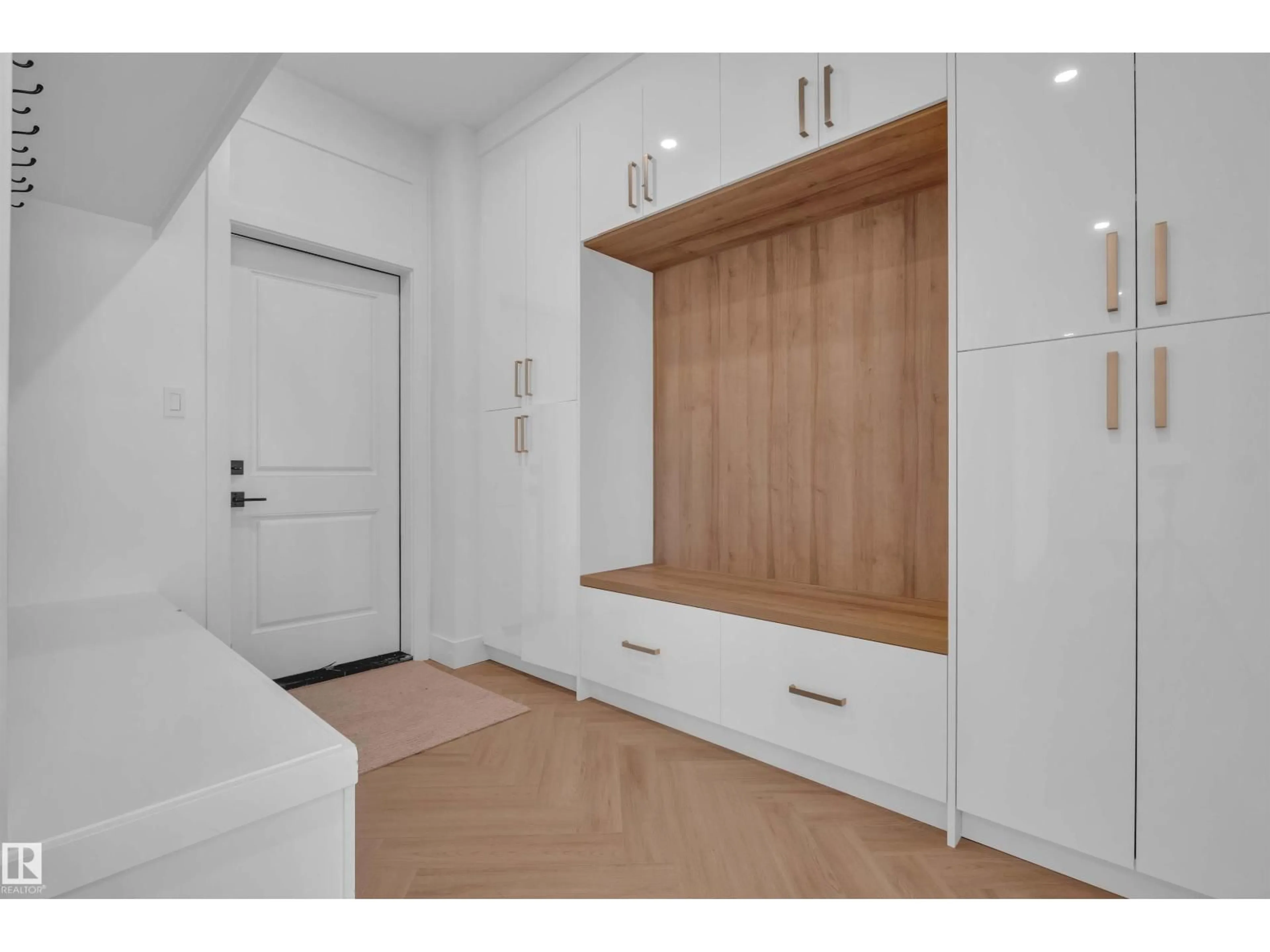 Indoor entryway for 463 CRYSTAL CREEK LI, Leduc Alberta T9E0X5