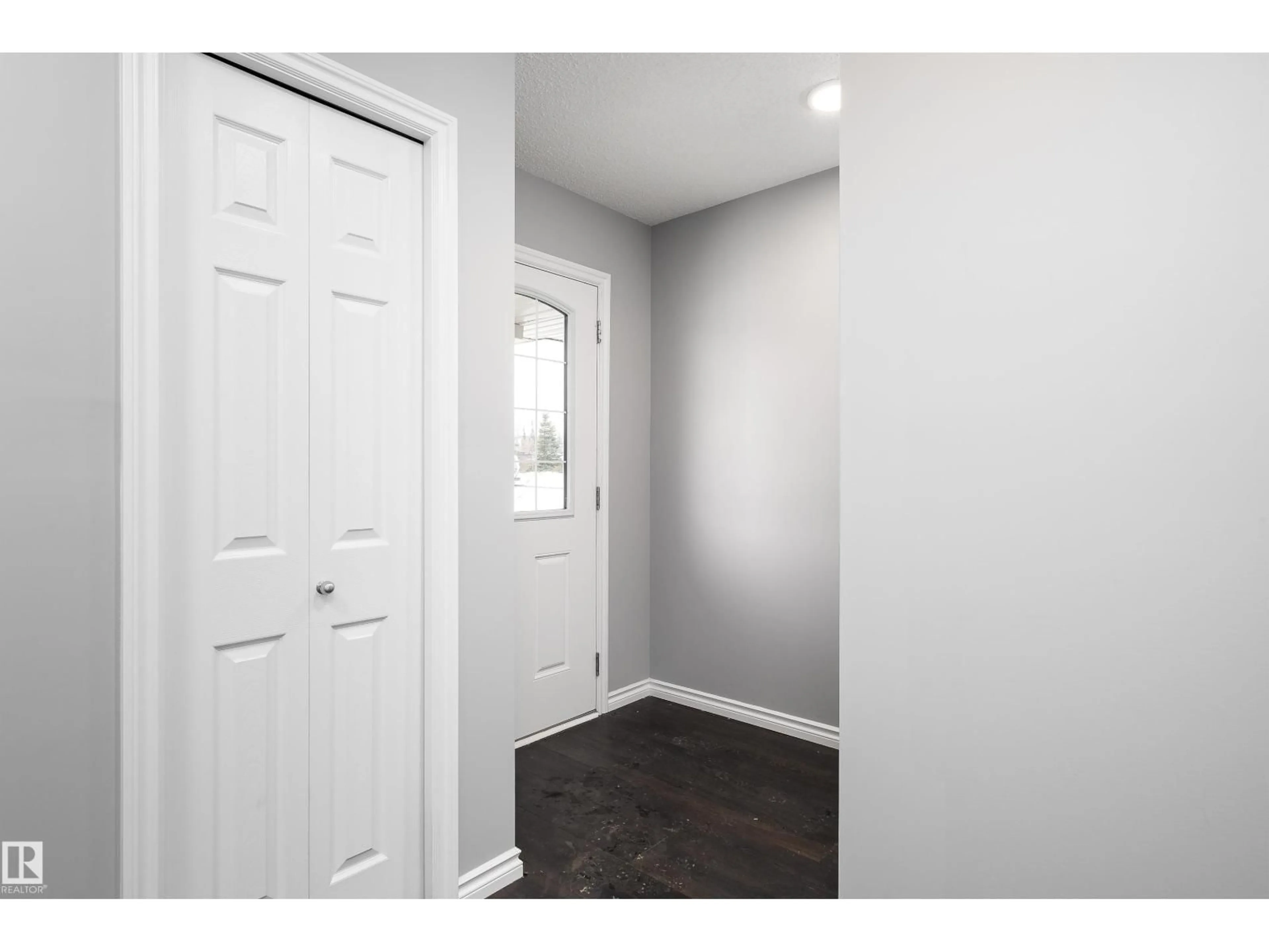 Indoor entryway for 20 - 11 AUGUSTINE CR, Sherwood Park Alberta T8H0Z8