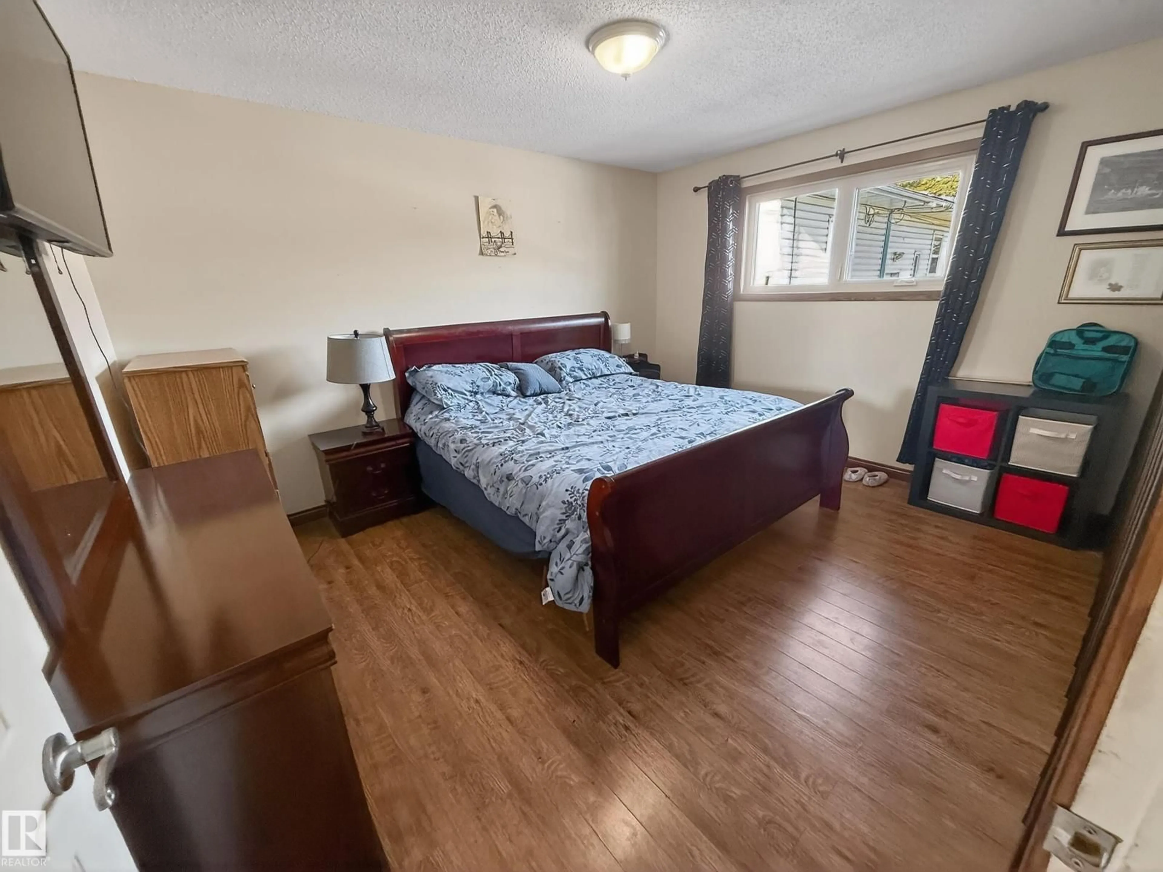 A pic of a room for NW - 8316 122 AV, Edmonton Alberta T5B4M7