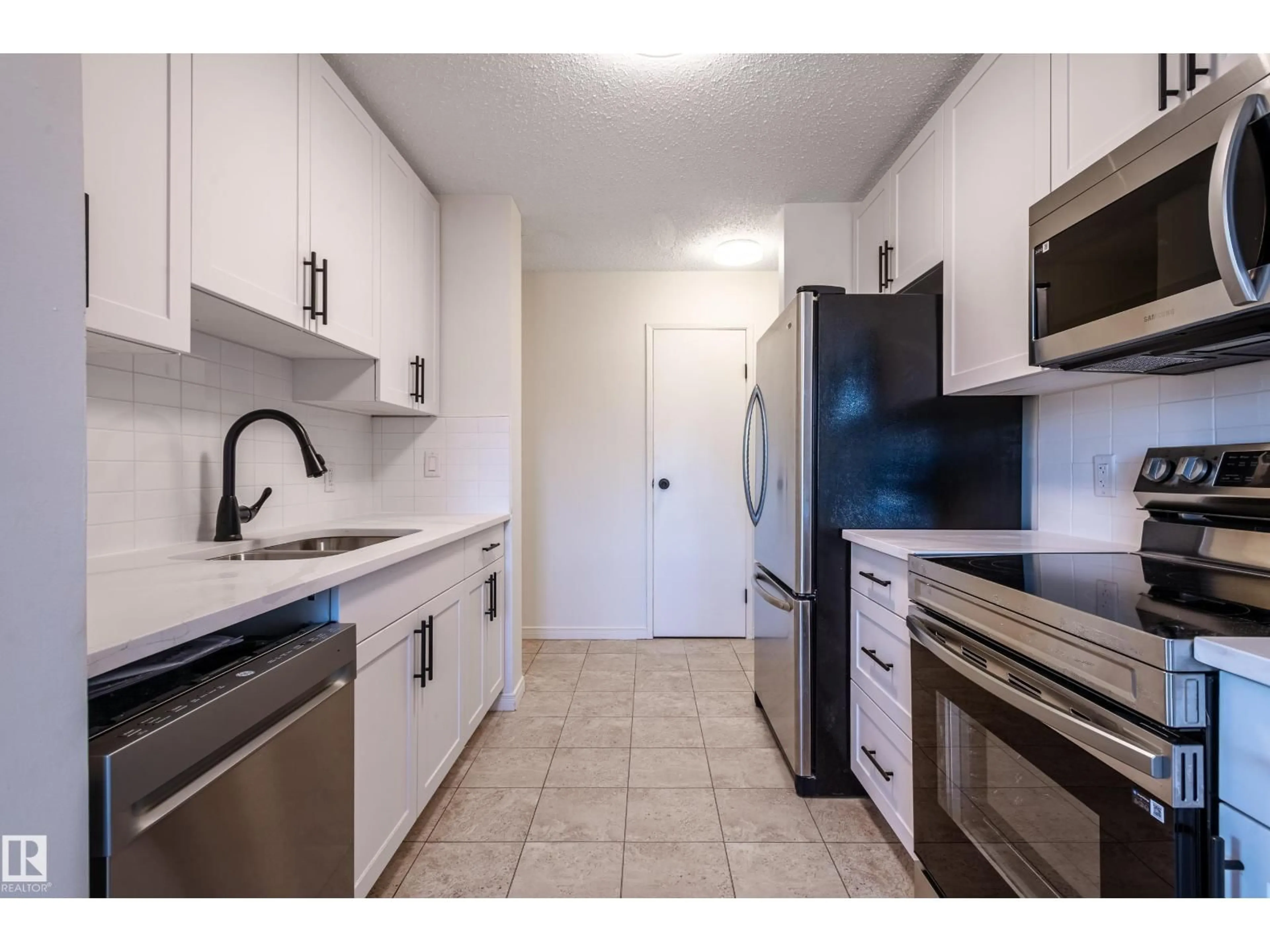 Standard kitchen, unknown for 13341 47 ST, Edmonton Alberta T5A1L8