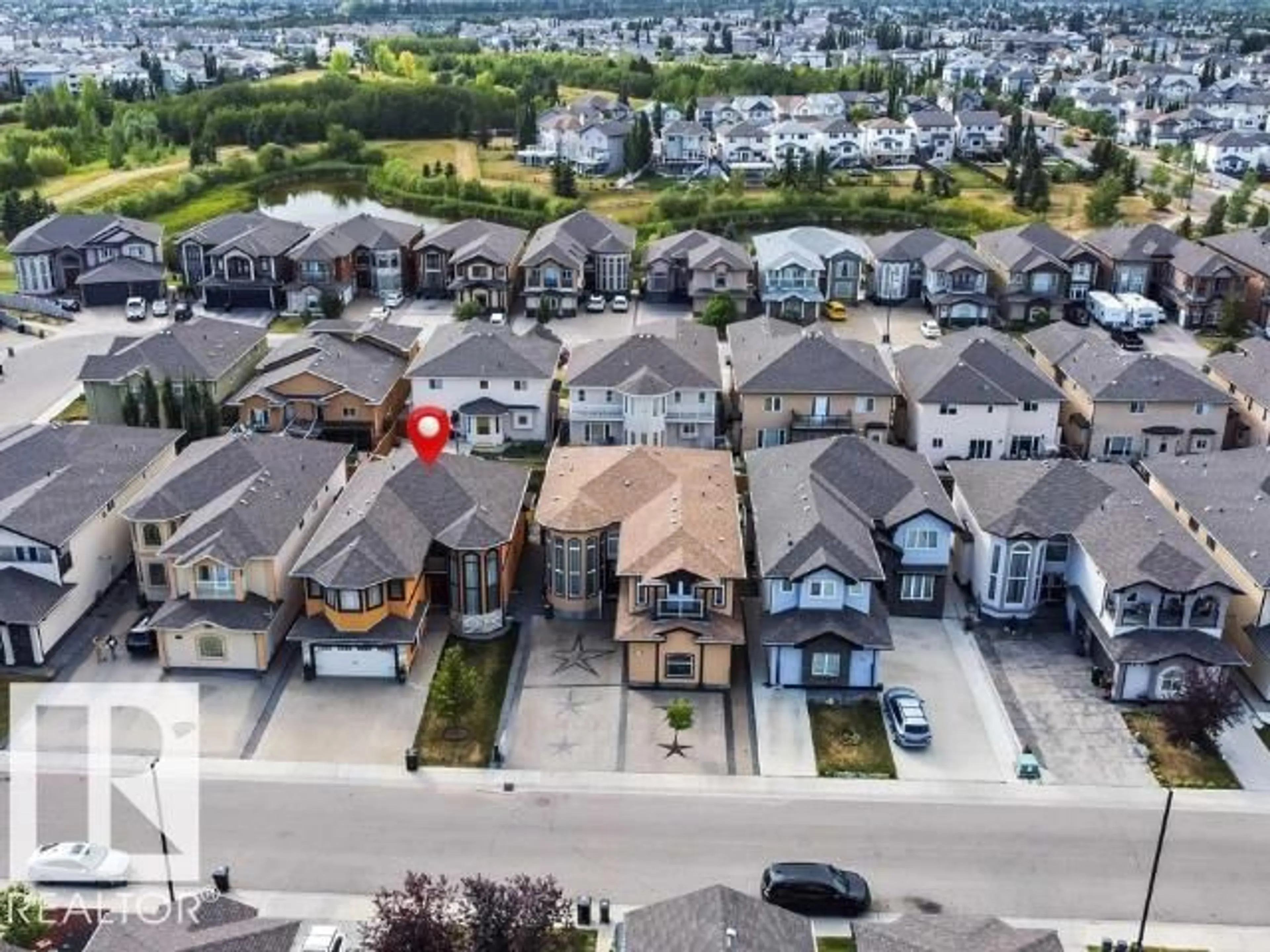 A pic from outside/outdoor area/front of a property/back of a property/a pic from drone, street for 816 WILDWOOD CR, Edmonton Alberta T6T0M2