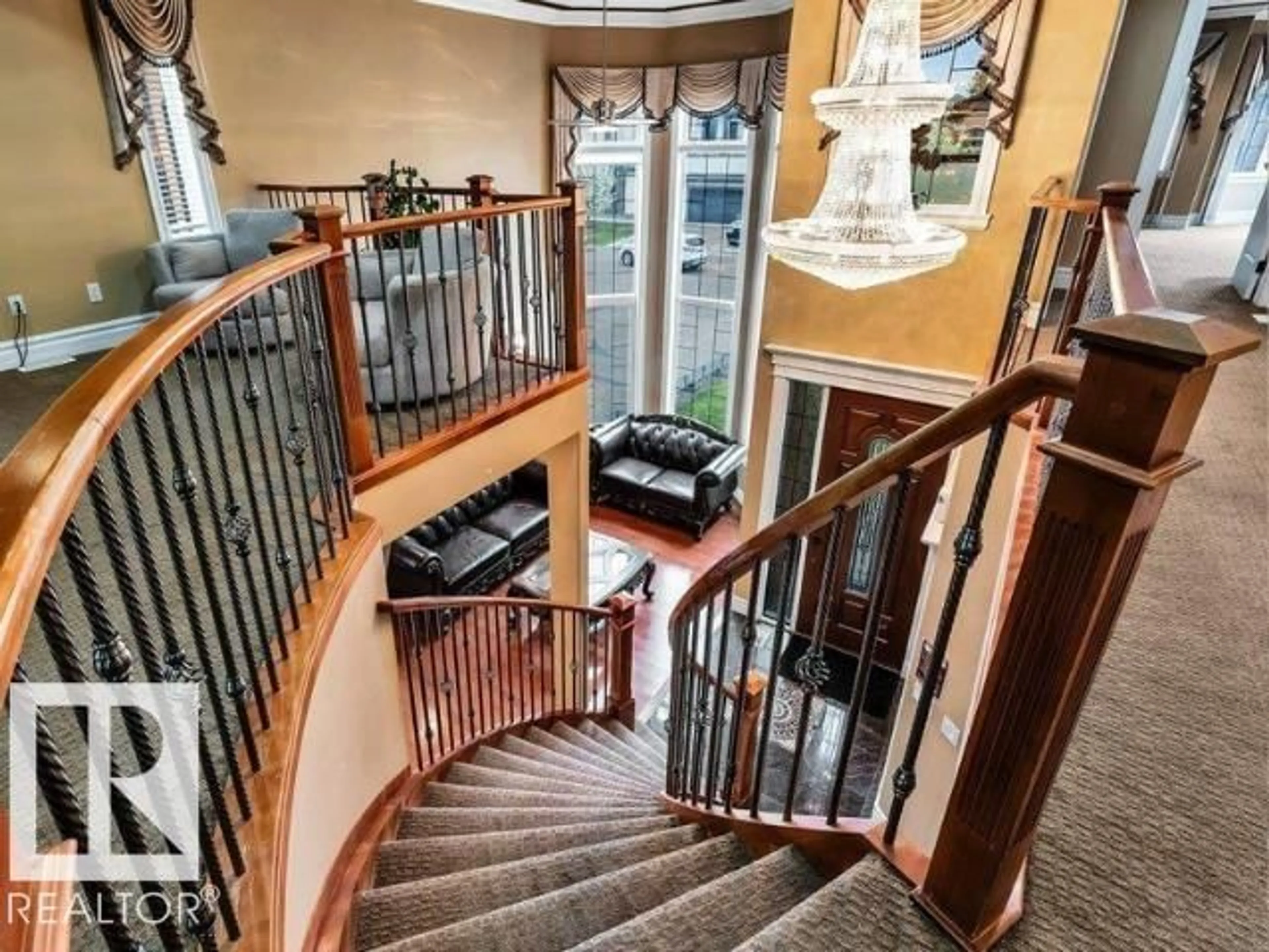 Indoor foyer for 816 WILDWOOD CR, Edmonton Alberta T6T0M2
