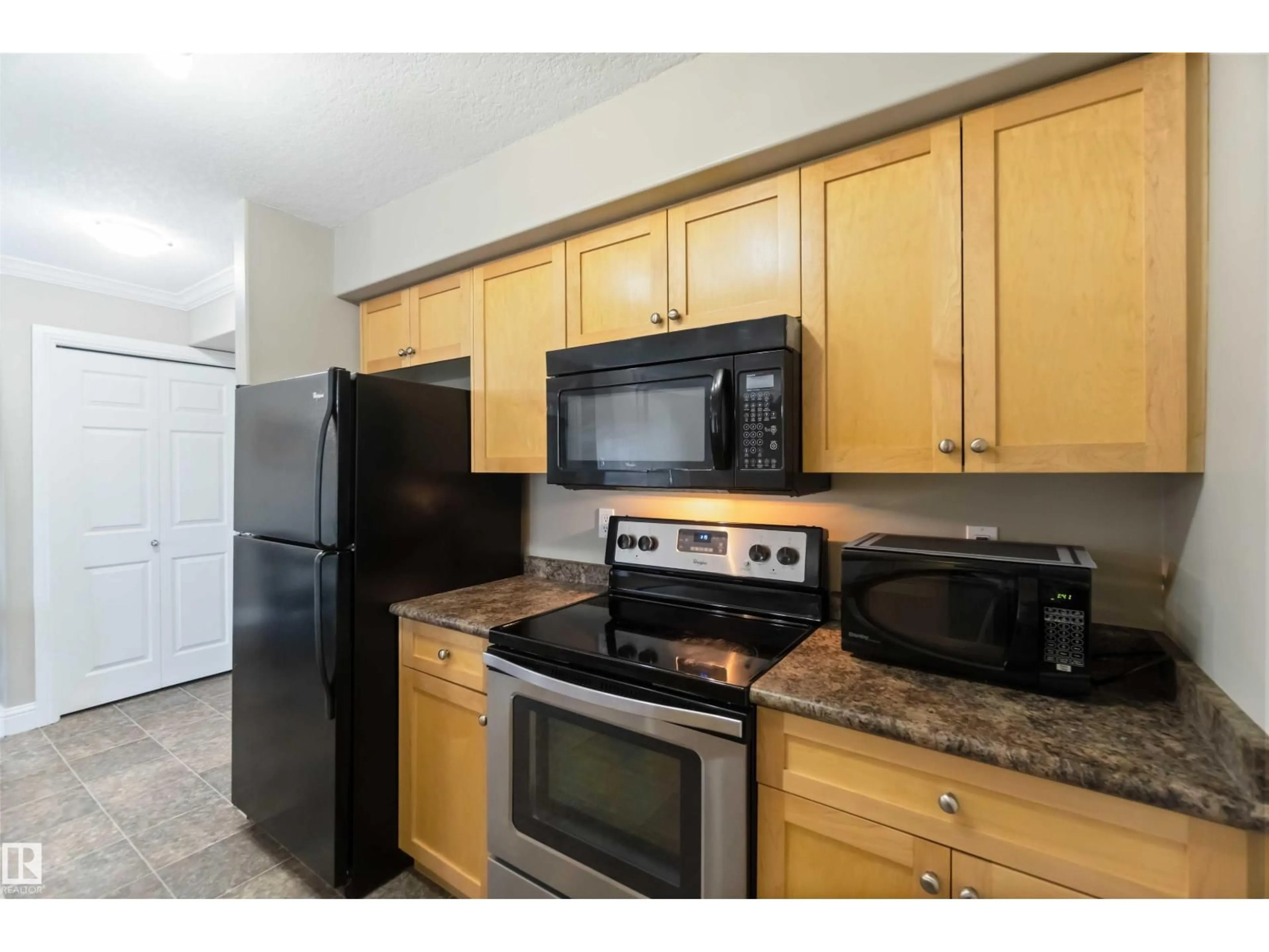 Standard kitchen, unknown for 210 13111 140 AV NW, Edmonton Alberta T6V0B1