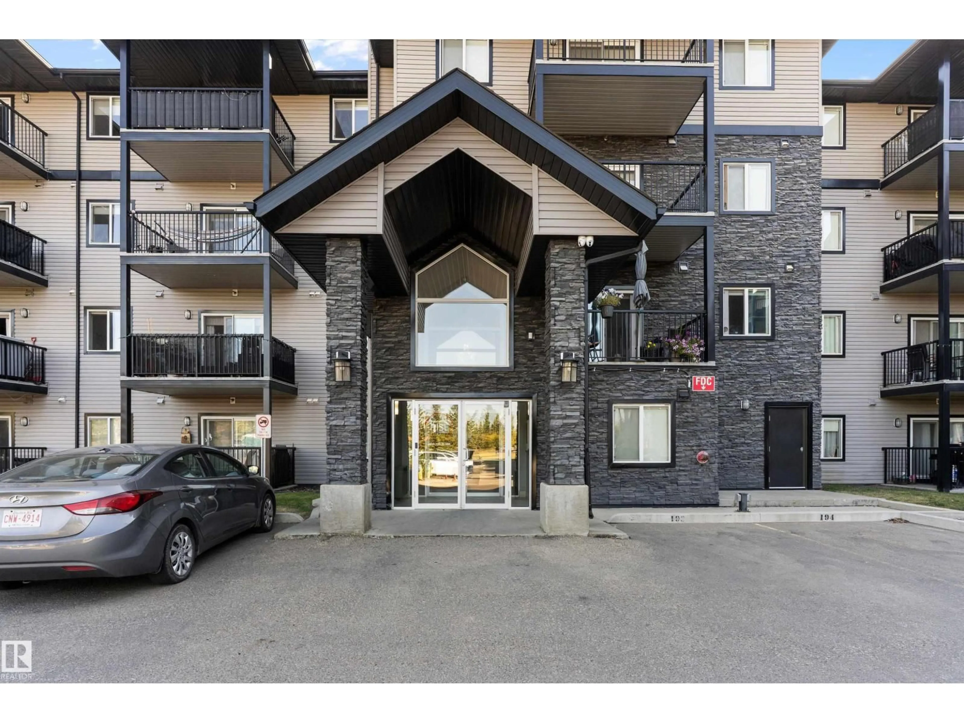 Indoor foyer for 110 - 14808 125 ST NW, Edmonton Alberta T5X0G1