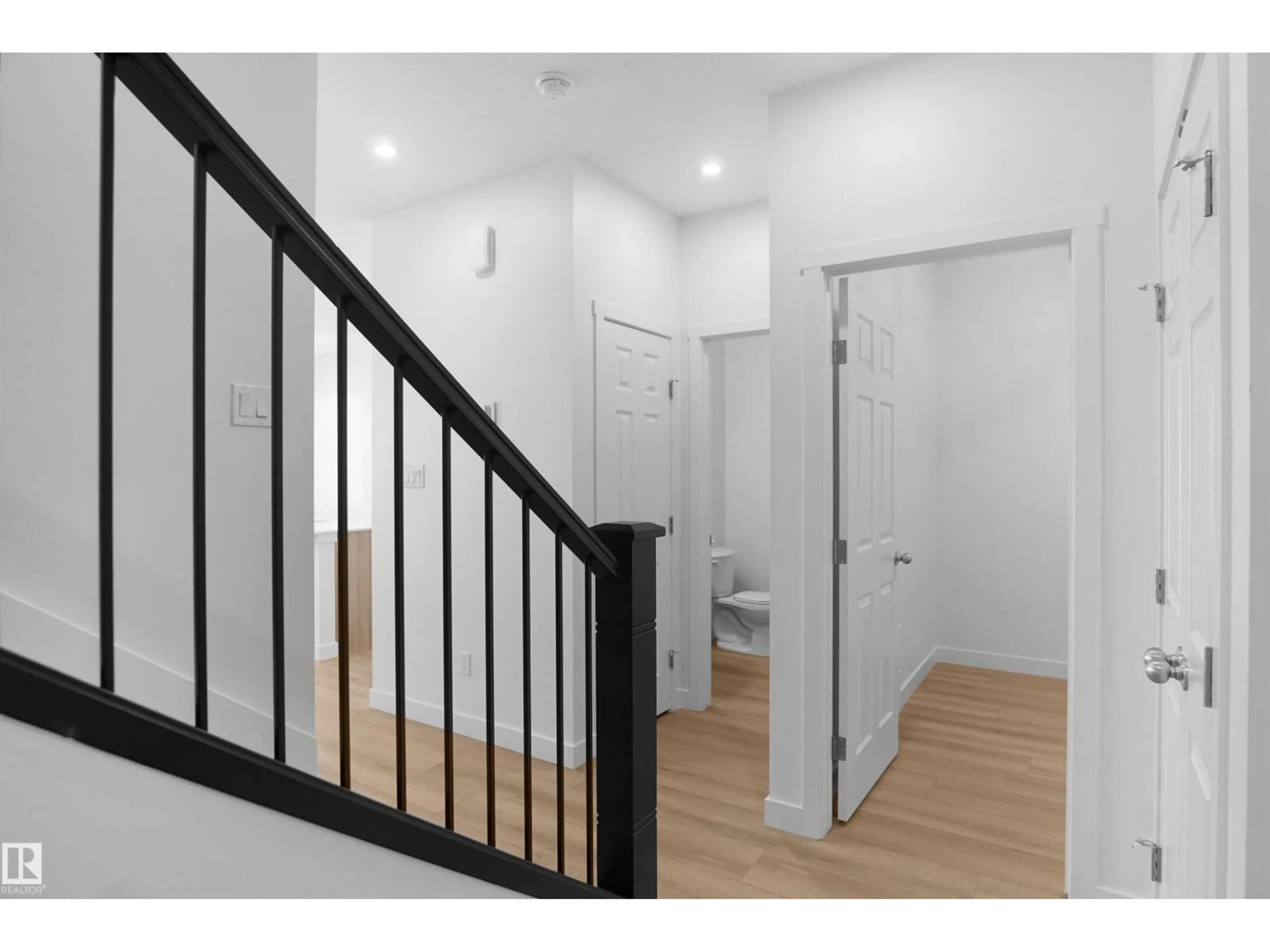 Unknown for 2128 210 ST, Edmonton Alberta T6W5G7