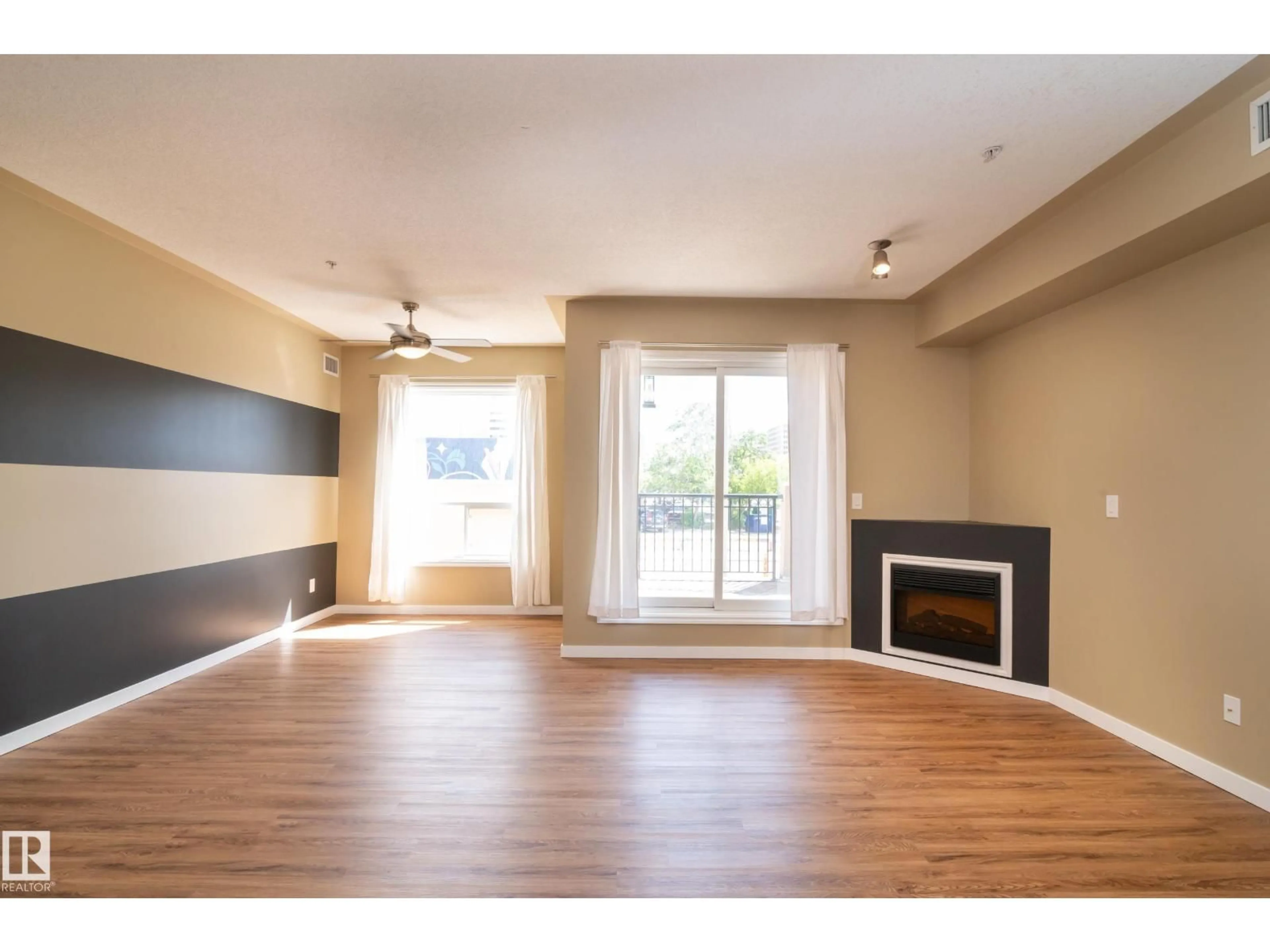 A pic of a room for 201 - 10606 102 AV, Edmonton Alberta T5J5E9