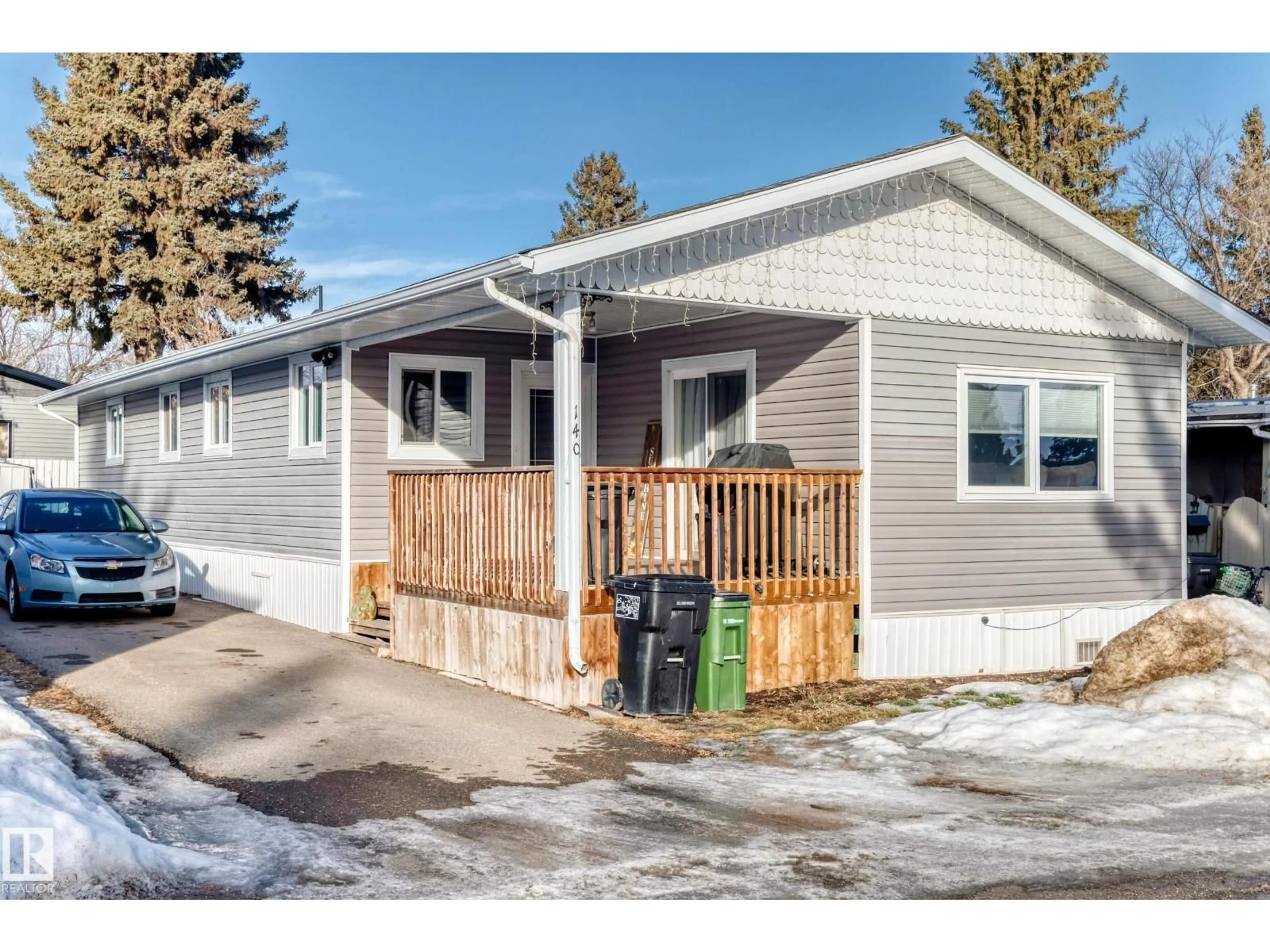 Home with vinyl exterior material, street for NW - 140 WEST VIEW CR, Edmonton Alberta T5S1T5