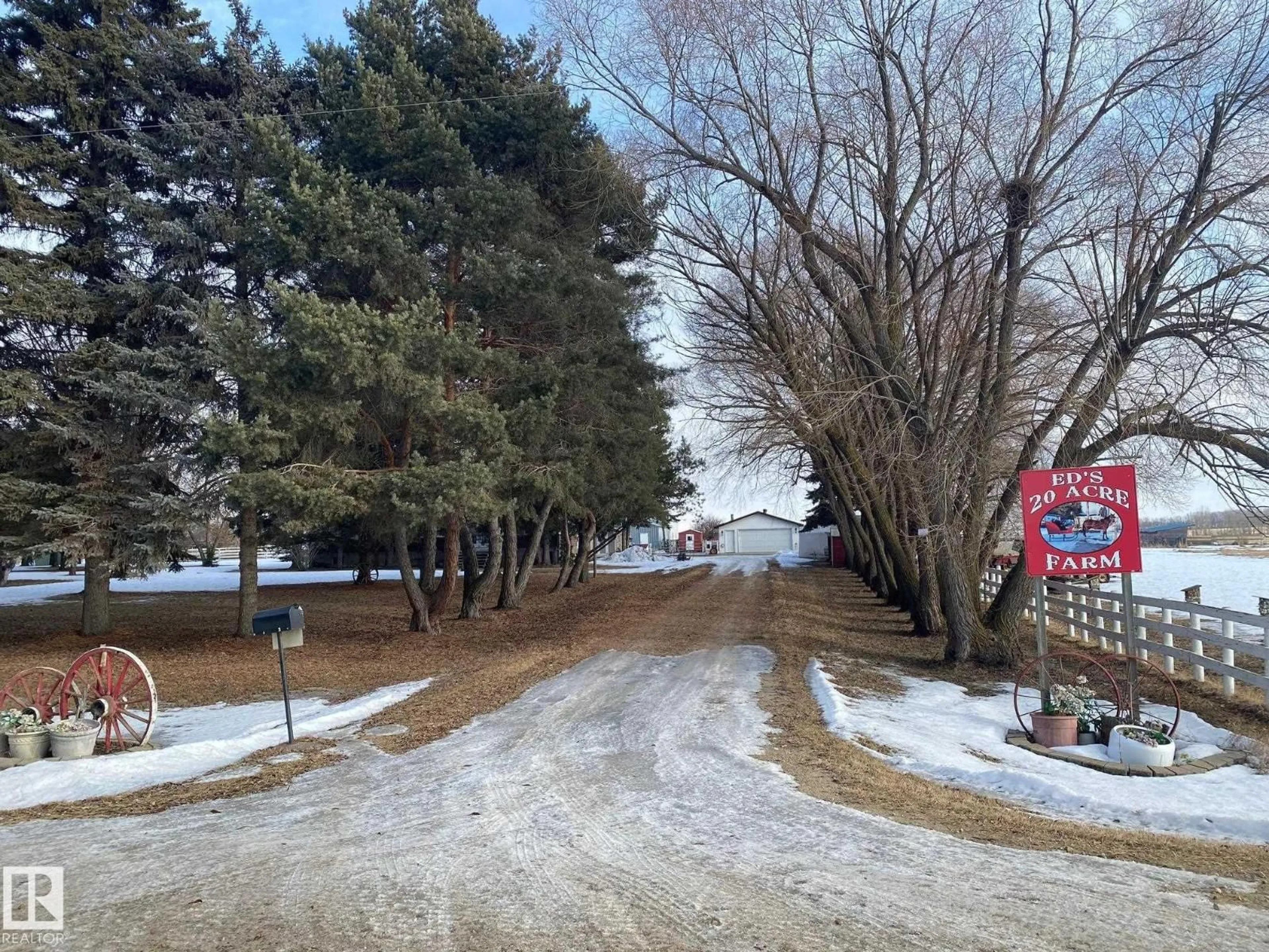 A pic from outside/outdoor area/front of a property/back of a property/a pic from drone, street for 465069 RGE ROAD 240, Rural Wetaskiwin County Alberta T9A1X1