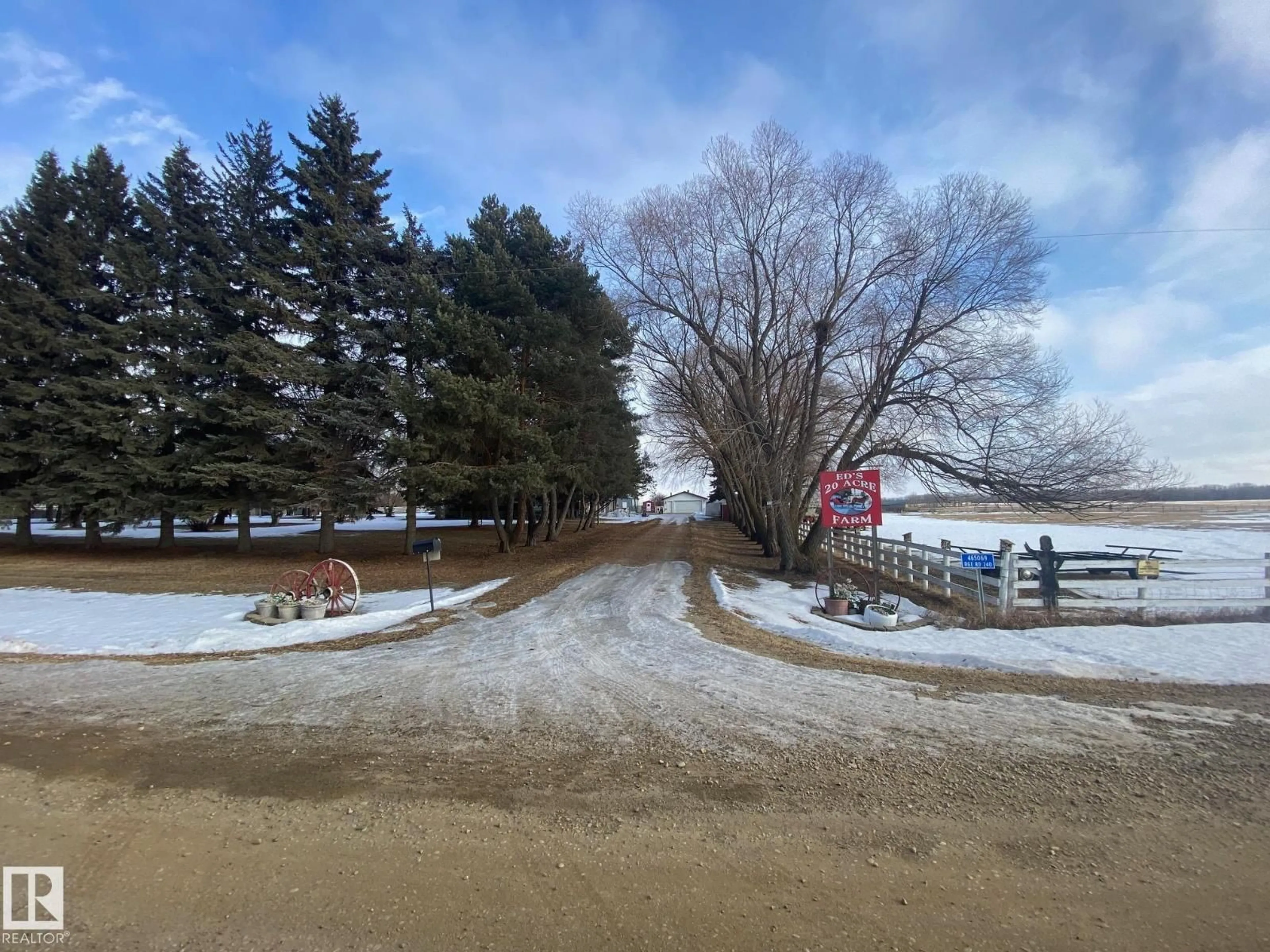 A pic from outside/outdoor area/front of a property/back of a property/a pic from drone, unknown for 465069 RGE ROAD 240, Rural Wetaskiwin County Alberta T9A1X1