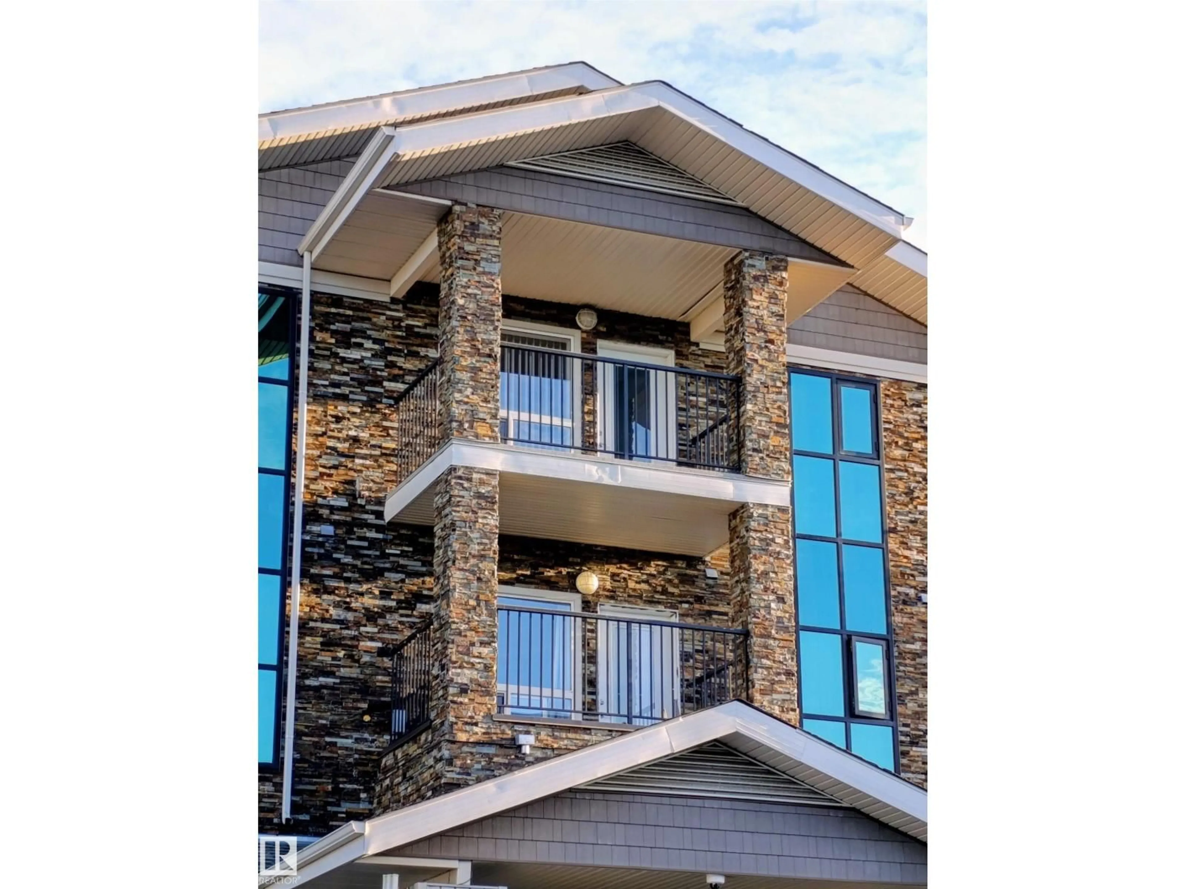 Home with vinyl exterior material, building for 7339 - 1422 SOUTH TERWILLEGAR DR, Edmonton Alberta T6R0E1