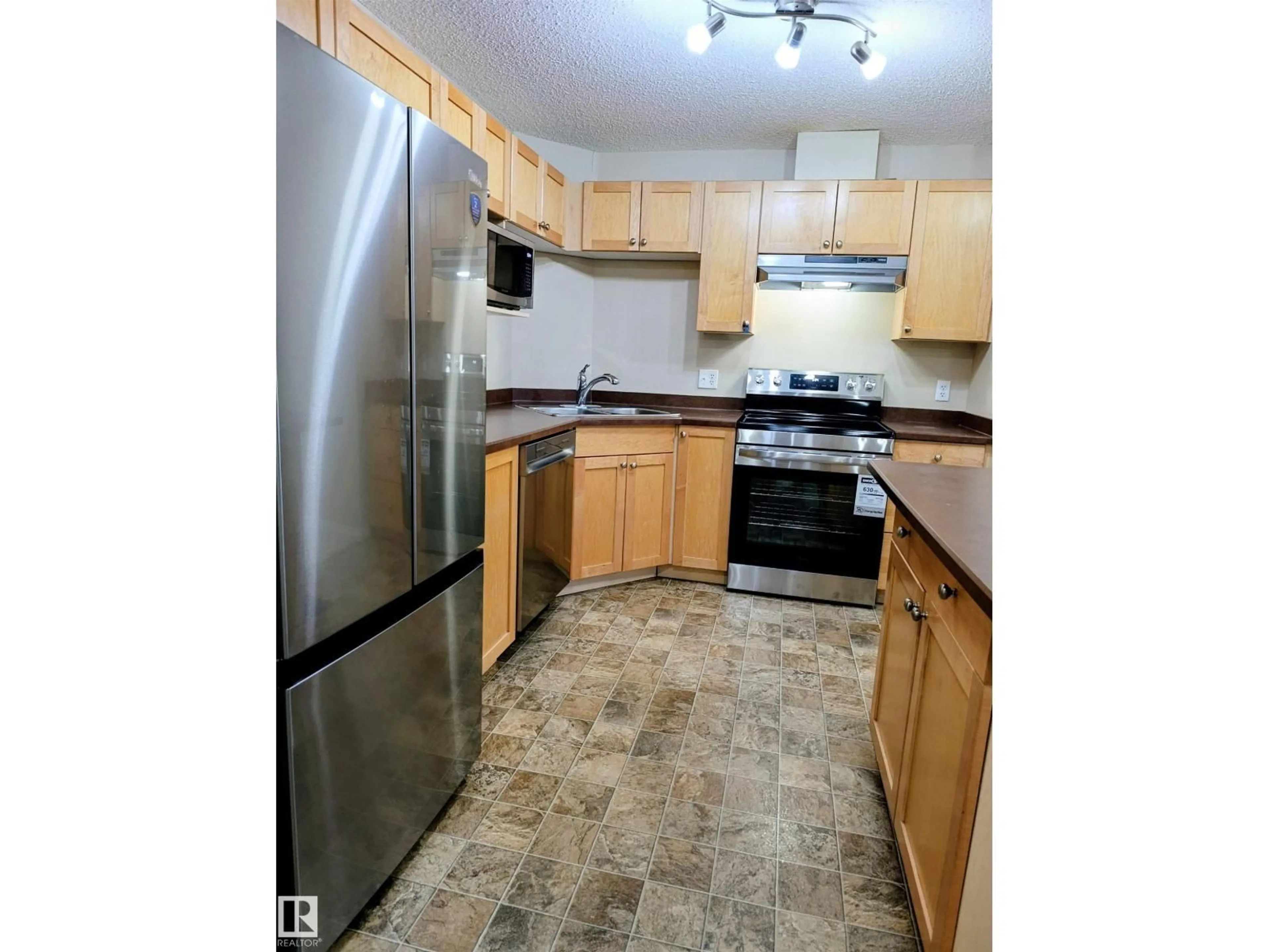 Standard kitchen, unknown for 7339 - 1422 SOUTH TERWILLEGAR DR, Edmonton Alberta T6R0E1