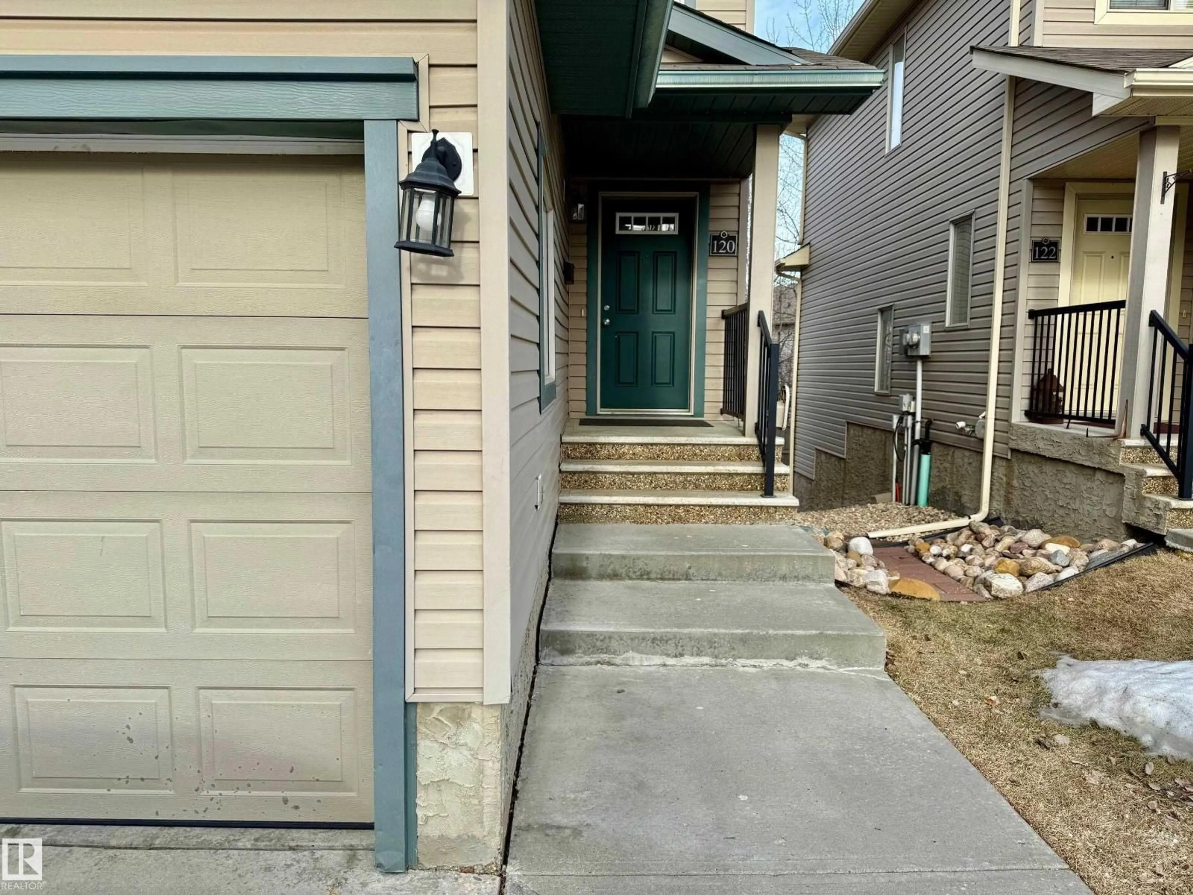 Indoor entryway for 120 21 SUMMERWOOD DR, Sherwood Park Alberta T8H0B3